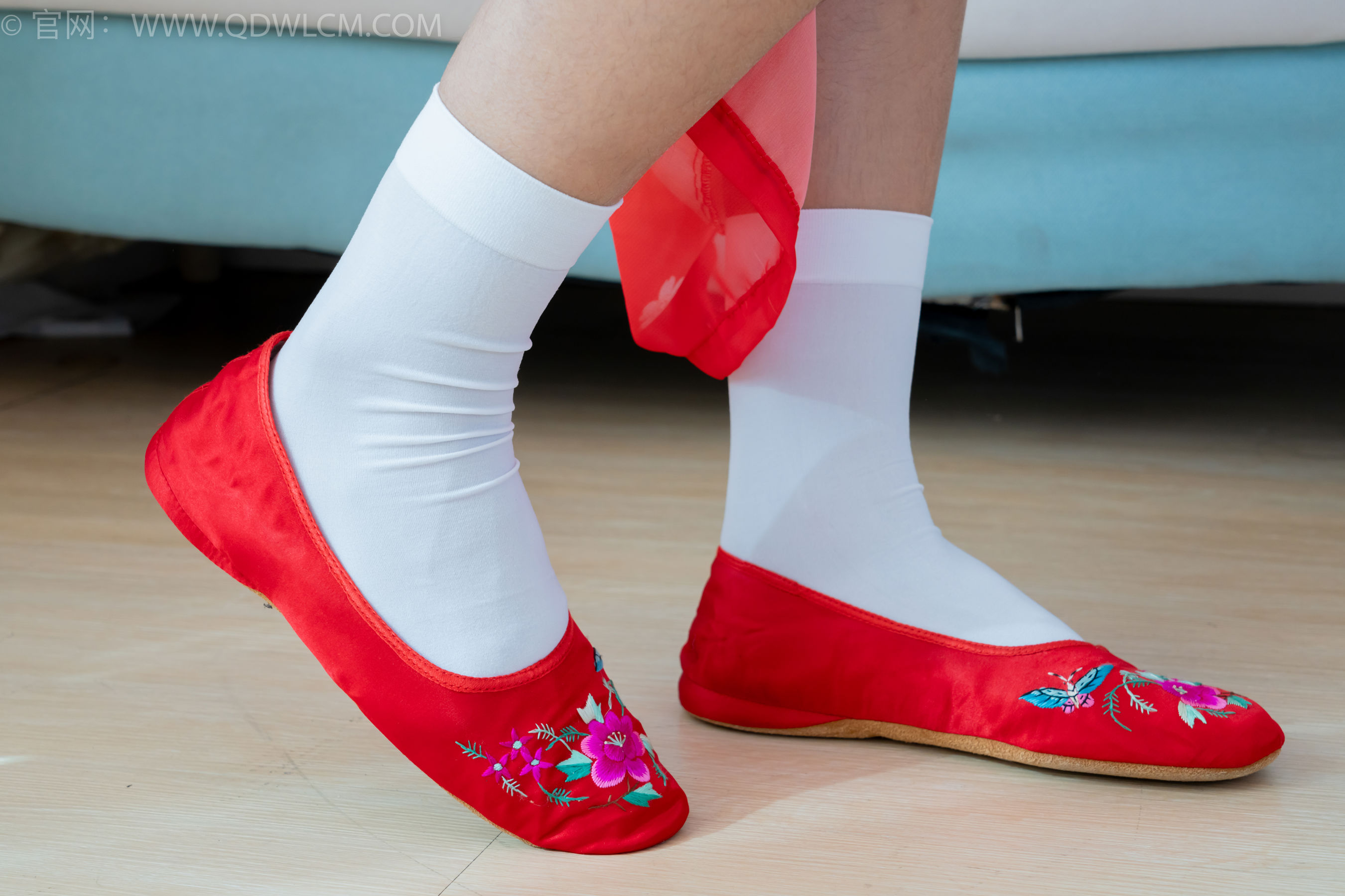 物恋传媒 No.2386 岚岚 - 布鞋、短白丝、红色船袜、汉服/(179P)