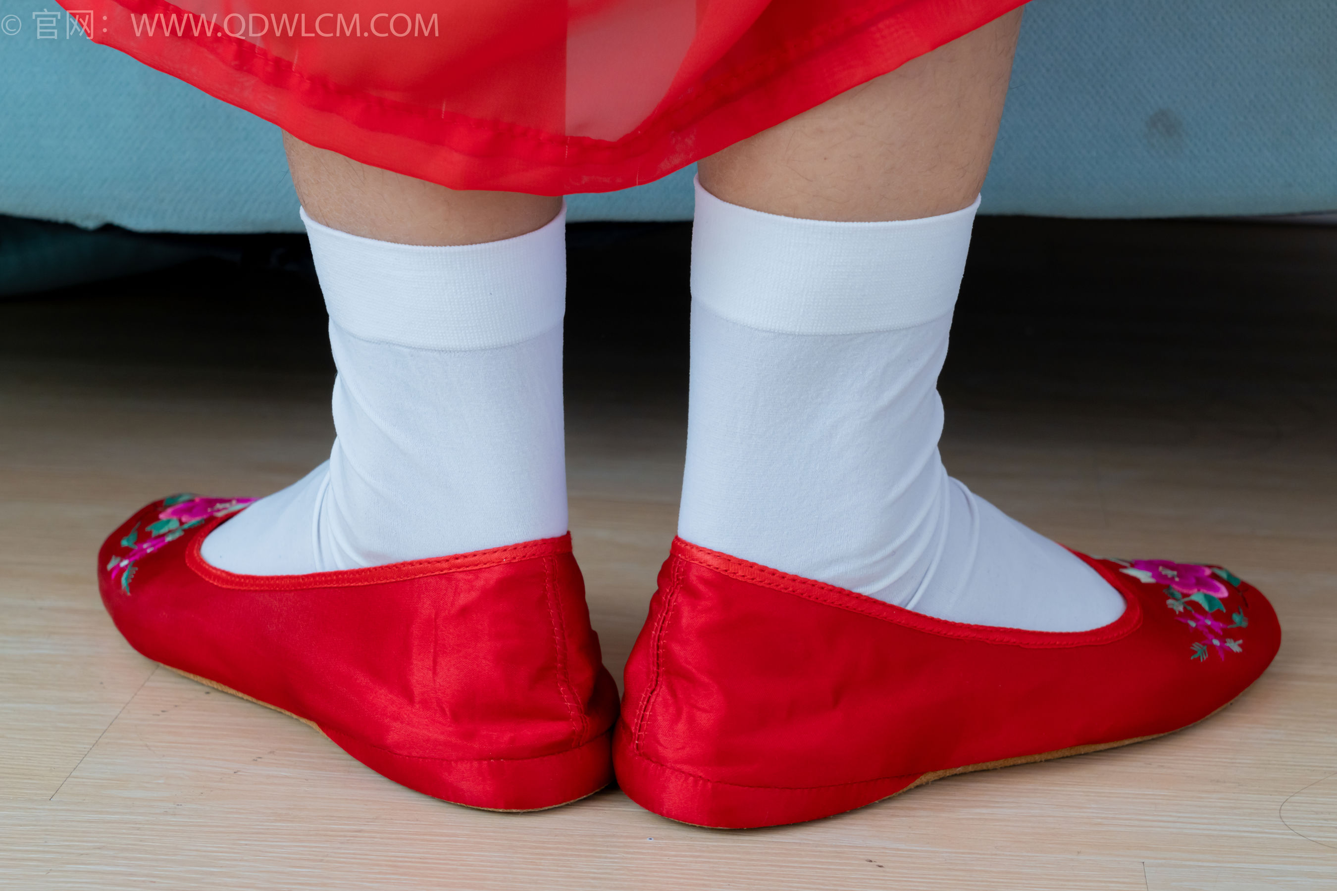 物恋传媒 No.2386 岚岚 - 布鞋、短白丝、红色船袜、汉服/(179P)