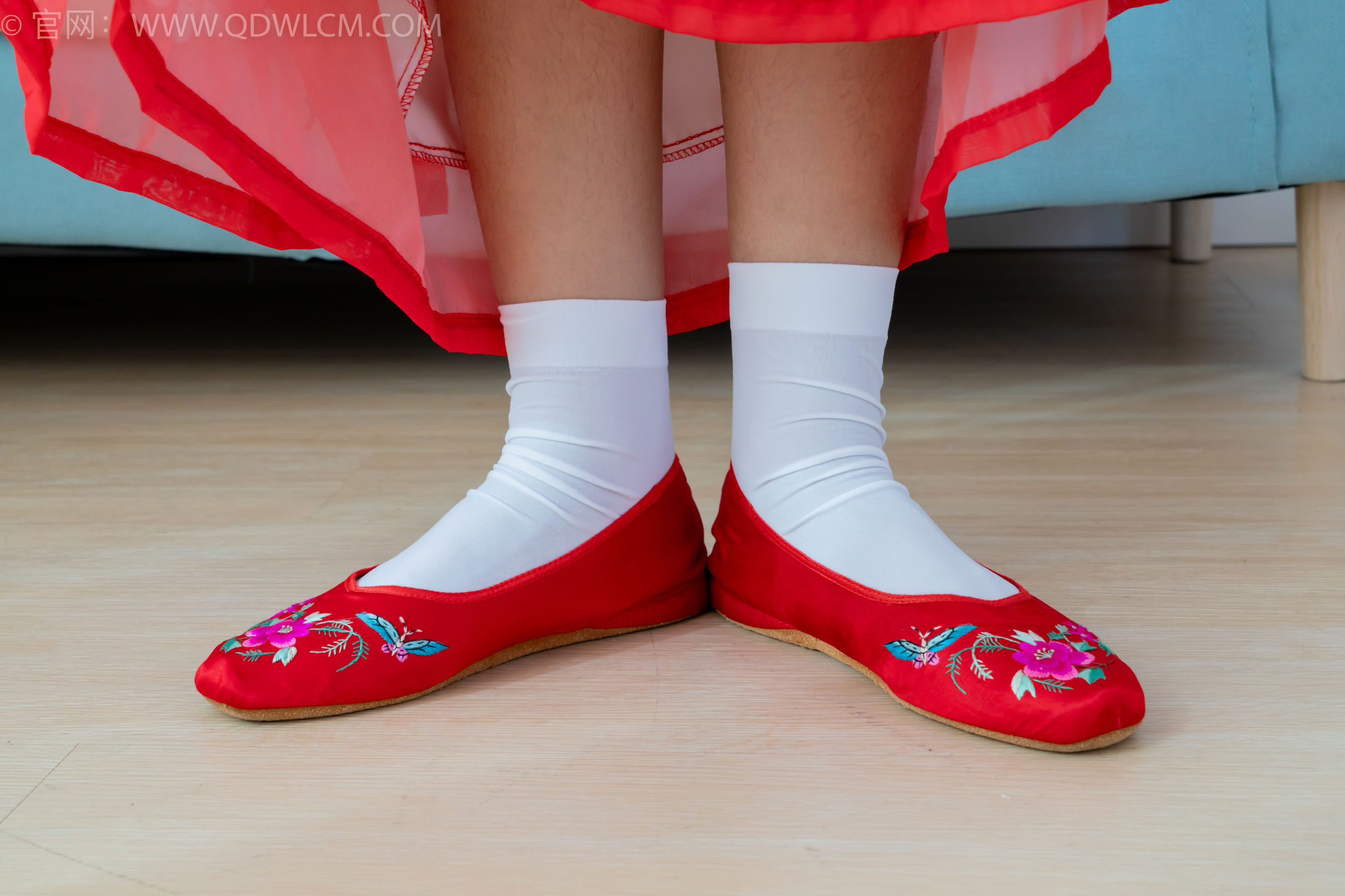 物恋传媒 No.2386 岚岚 - 布鞋、短白丝、红色船袜、汉服/(179P)