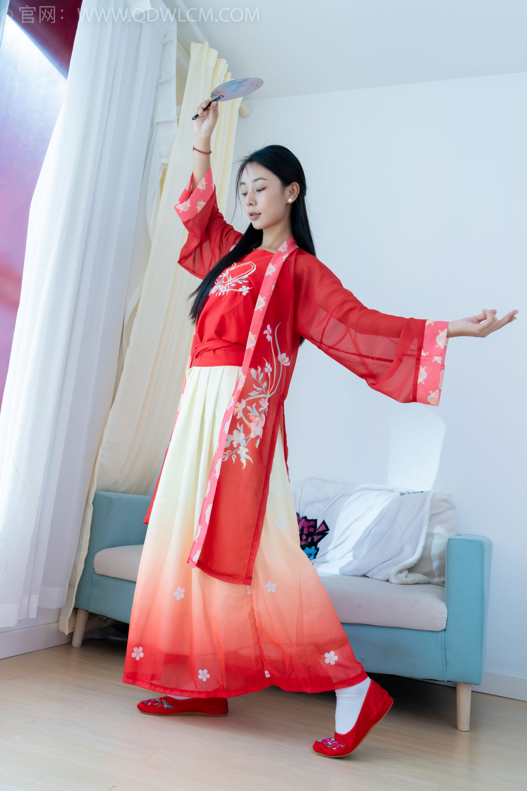 物恋传媒 No.2386 岚岚 - 布鞋、短白丝、红色船袜、汉服/(179P)