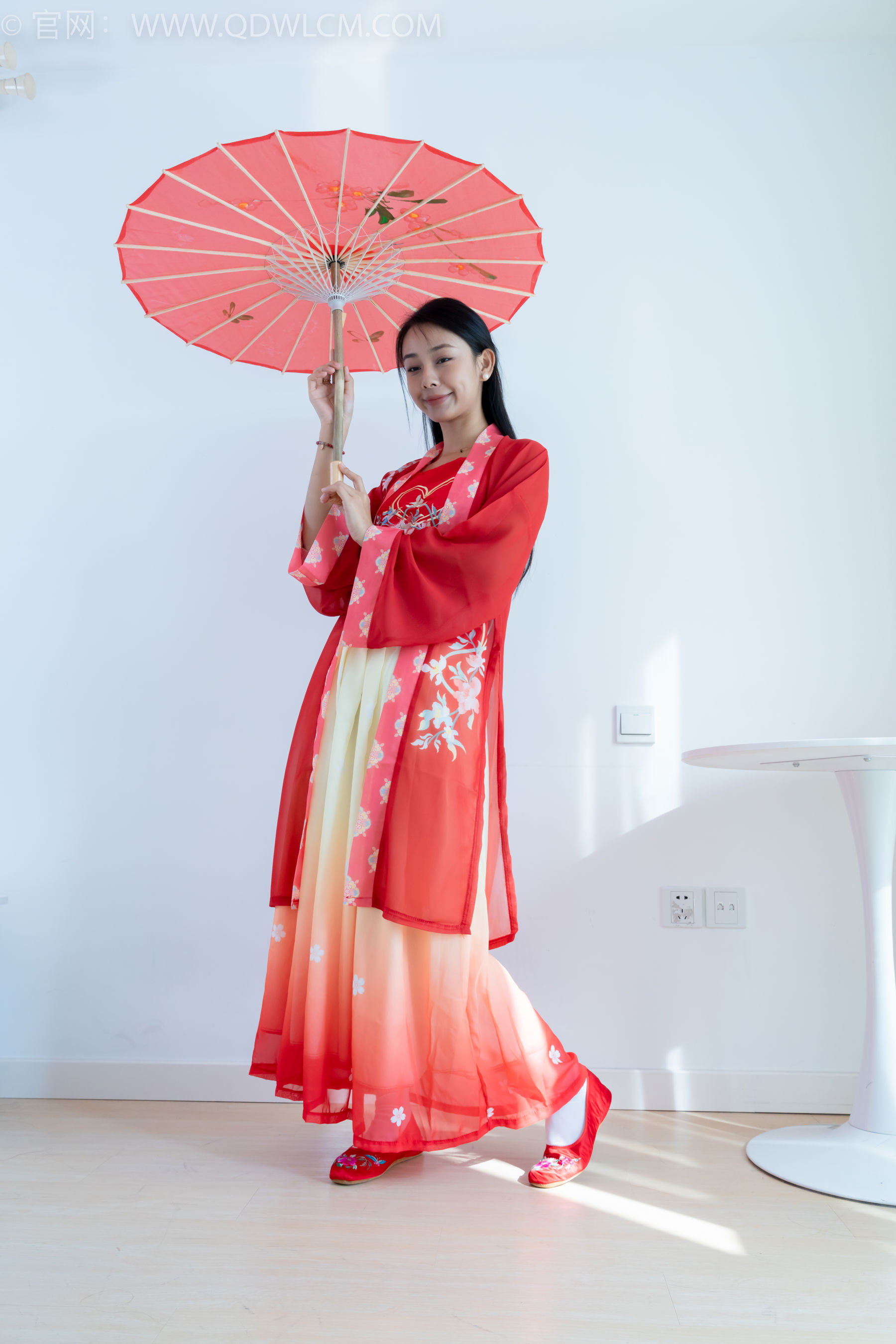 物恋传媒 No.2386 岚岚 - 布鞋、短白丝、红色船袜、汉服/(179P)