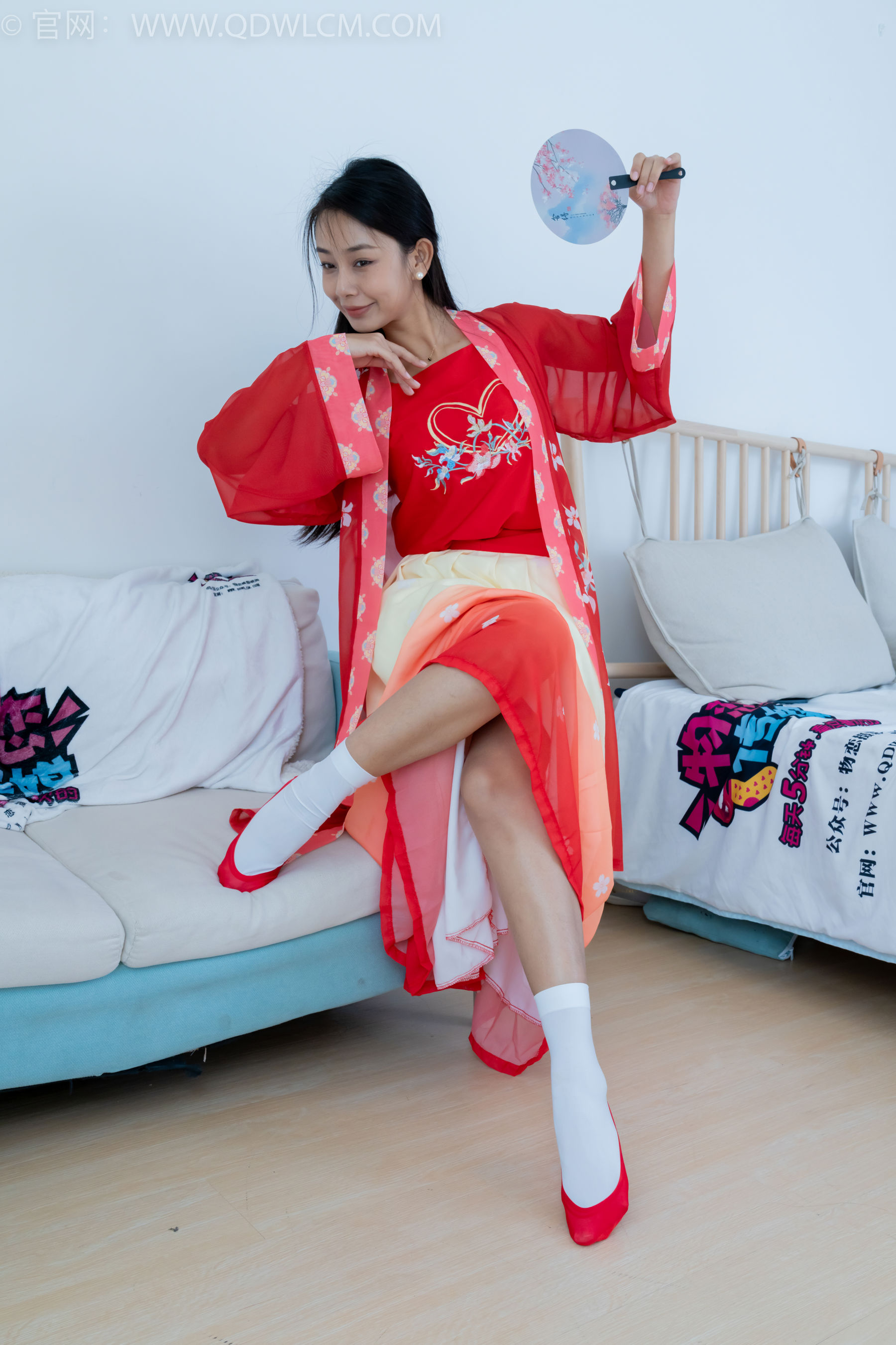 物恋传媒 No.2386 岚岚 - 布鞋、短白丝、红色船袜、汉服/(179P)