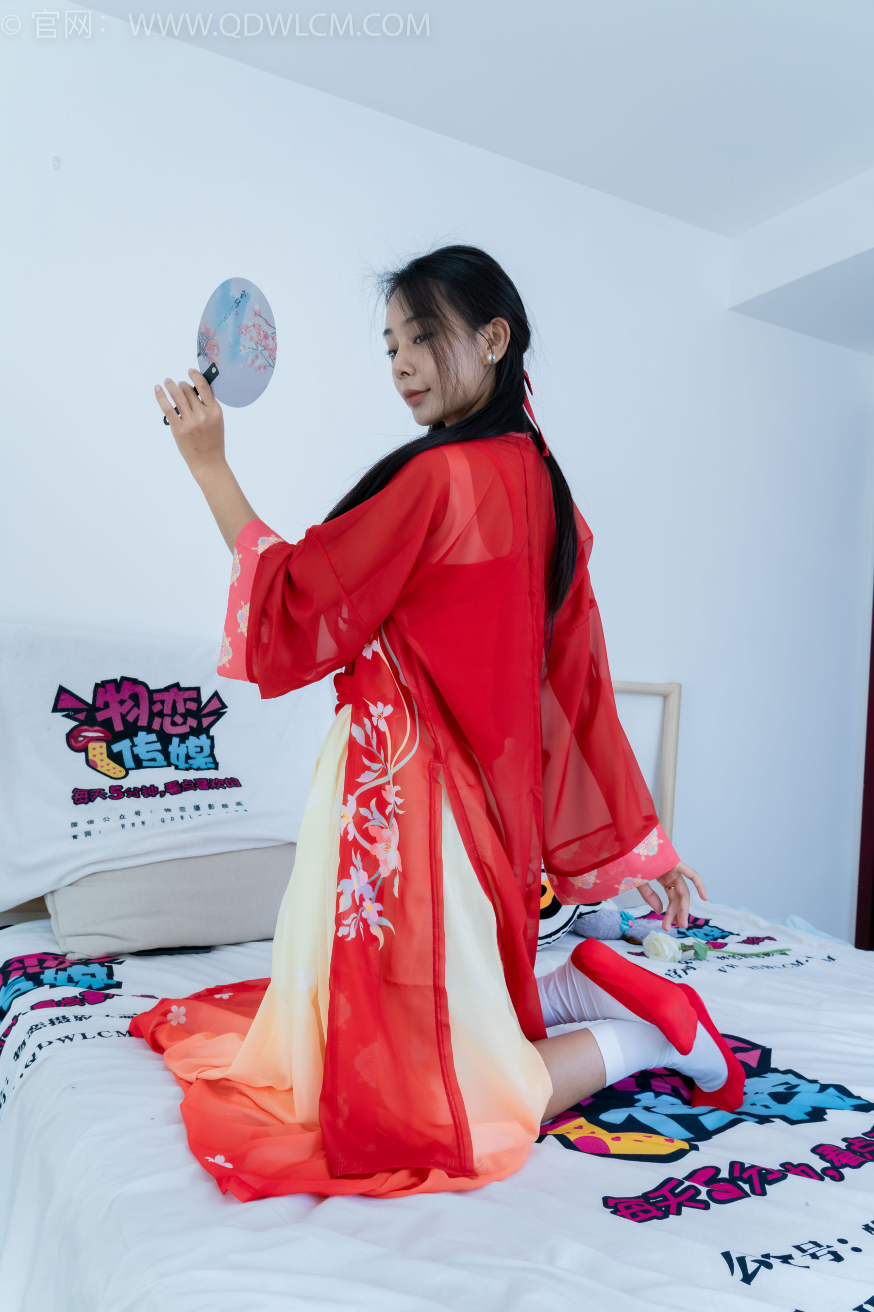 物恋传媒 No.2386 岚岚 - 布鞋、短白丝、红色船袜、汉服/(179P)