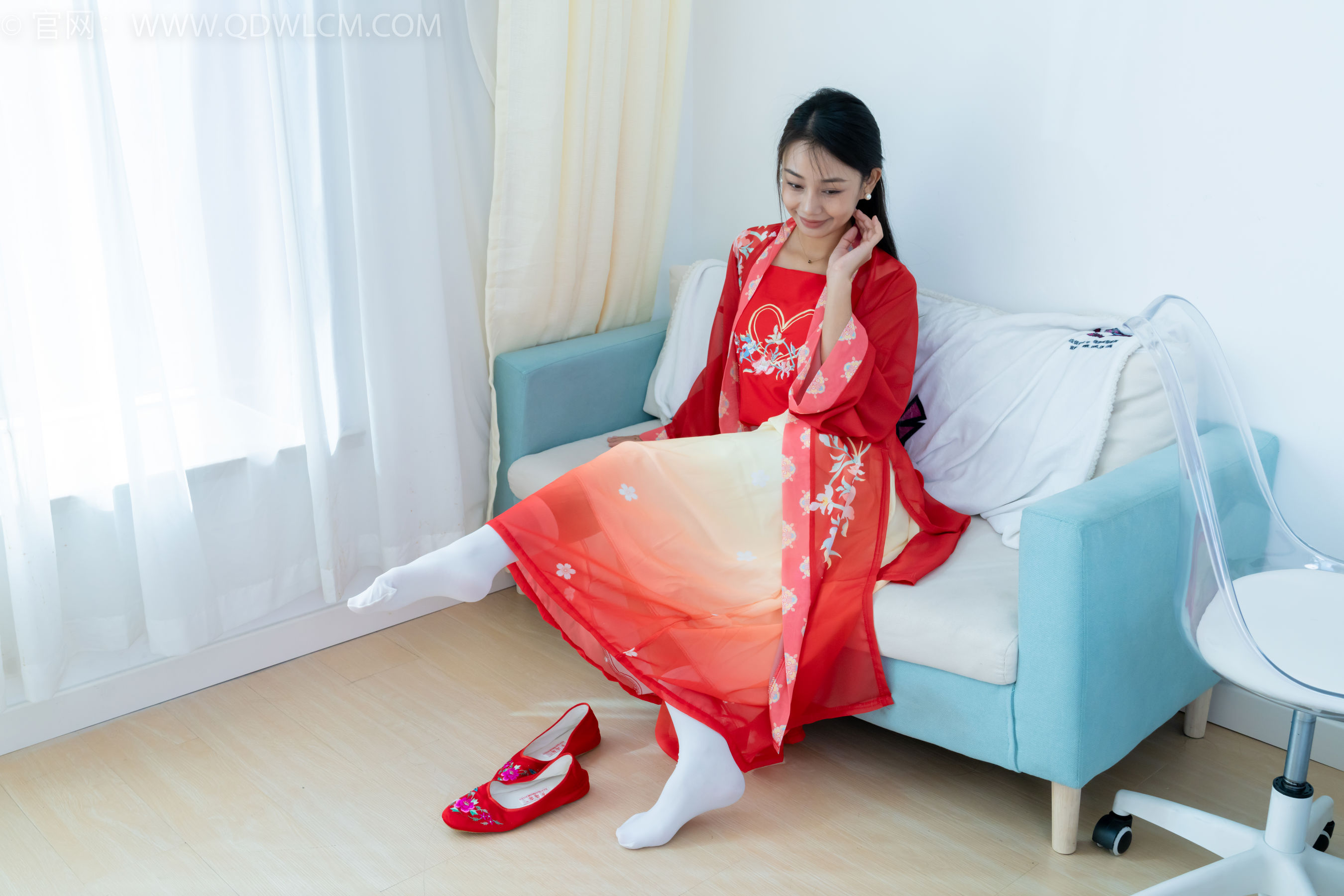 物恋传媒 No.2386 岚岚 - 布鞋、短白丝、红色船袜、汉服/(179P)