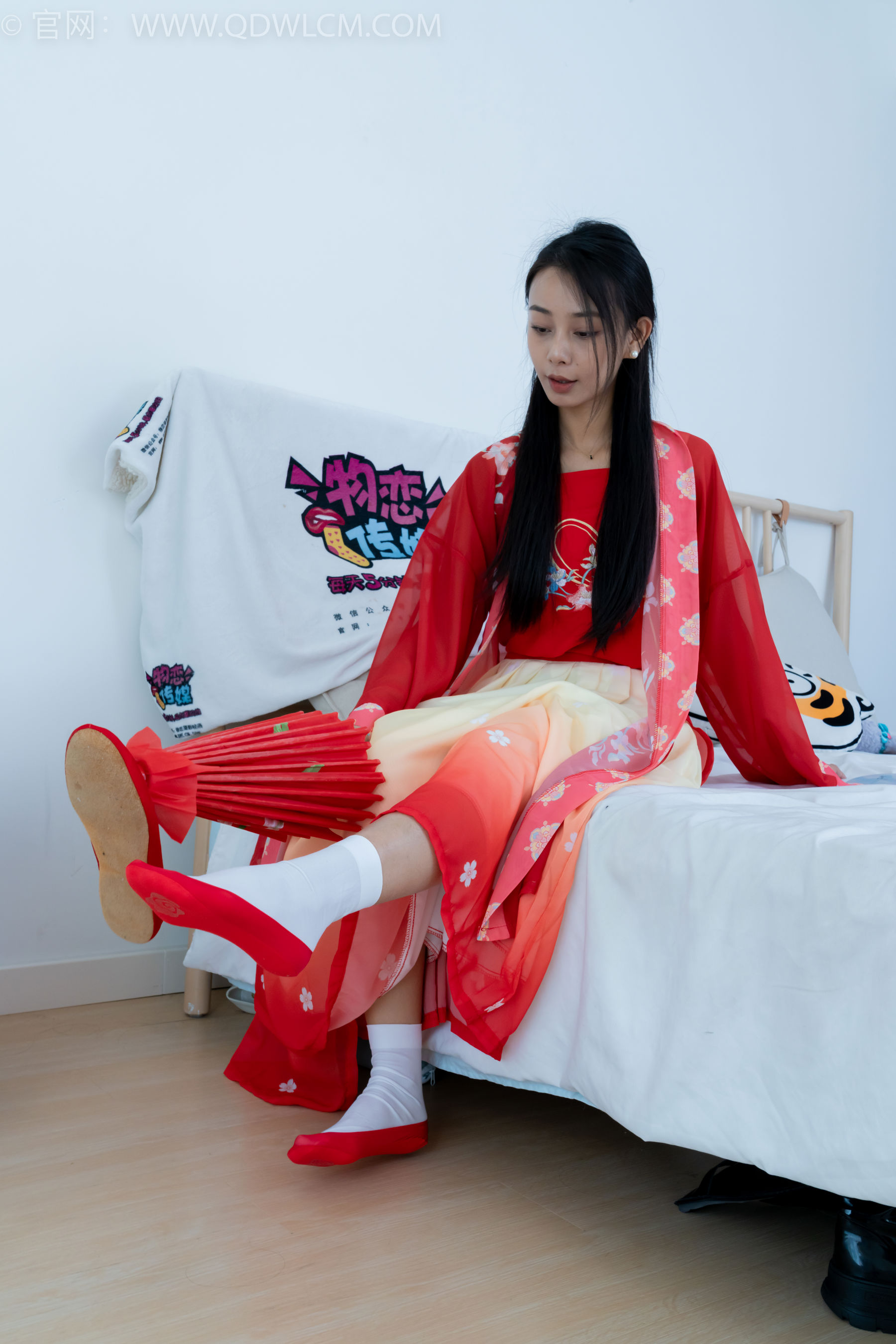物恋传媒 No.2386 岚岚 - 布鞋、短白丝、红色船袜、汉服/(179P)