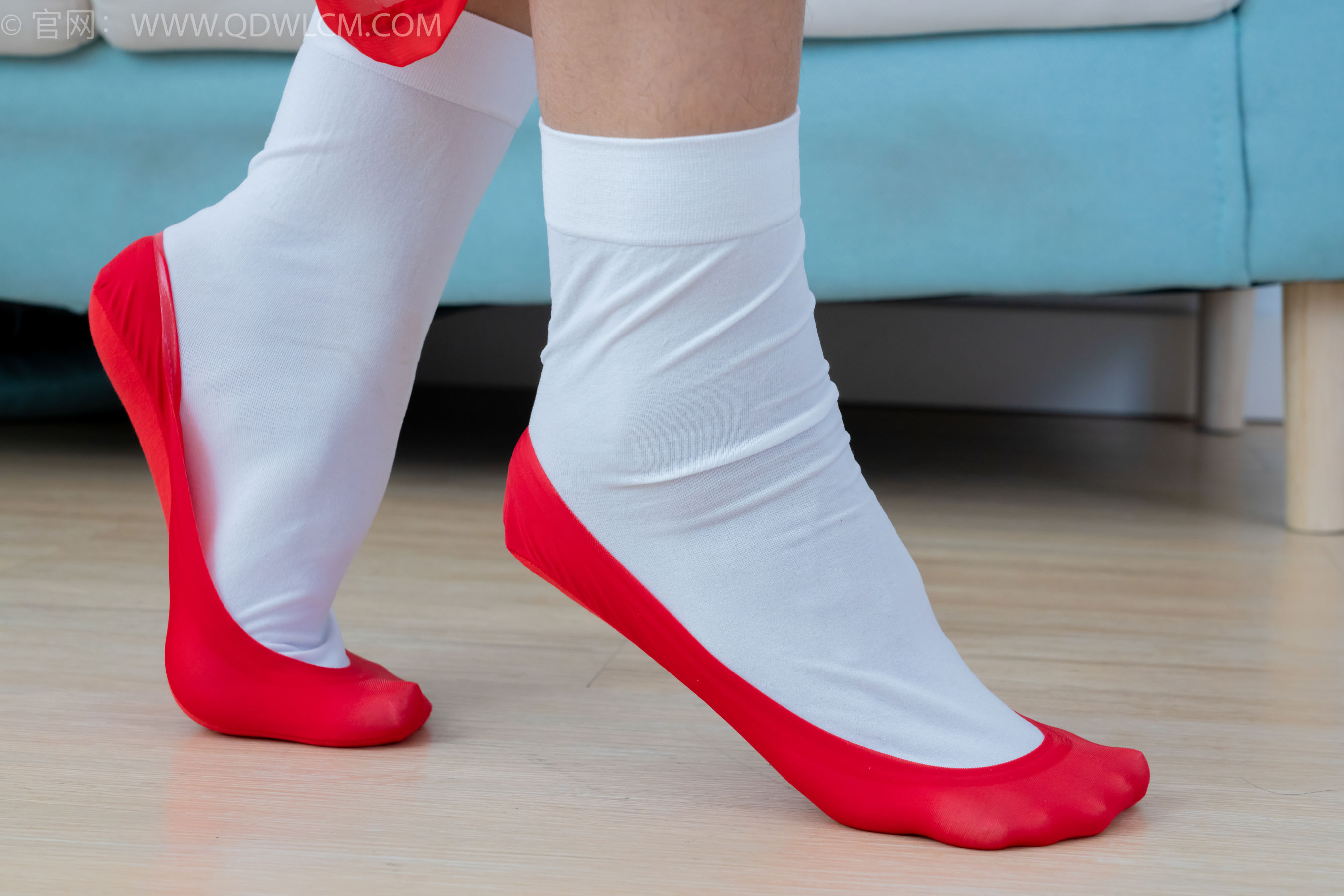 物恋传媒 No.2386 岚岚 - 布鞋、短白丝、红色船袜、汉服/(179P)