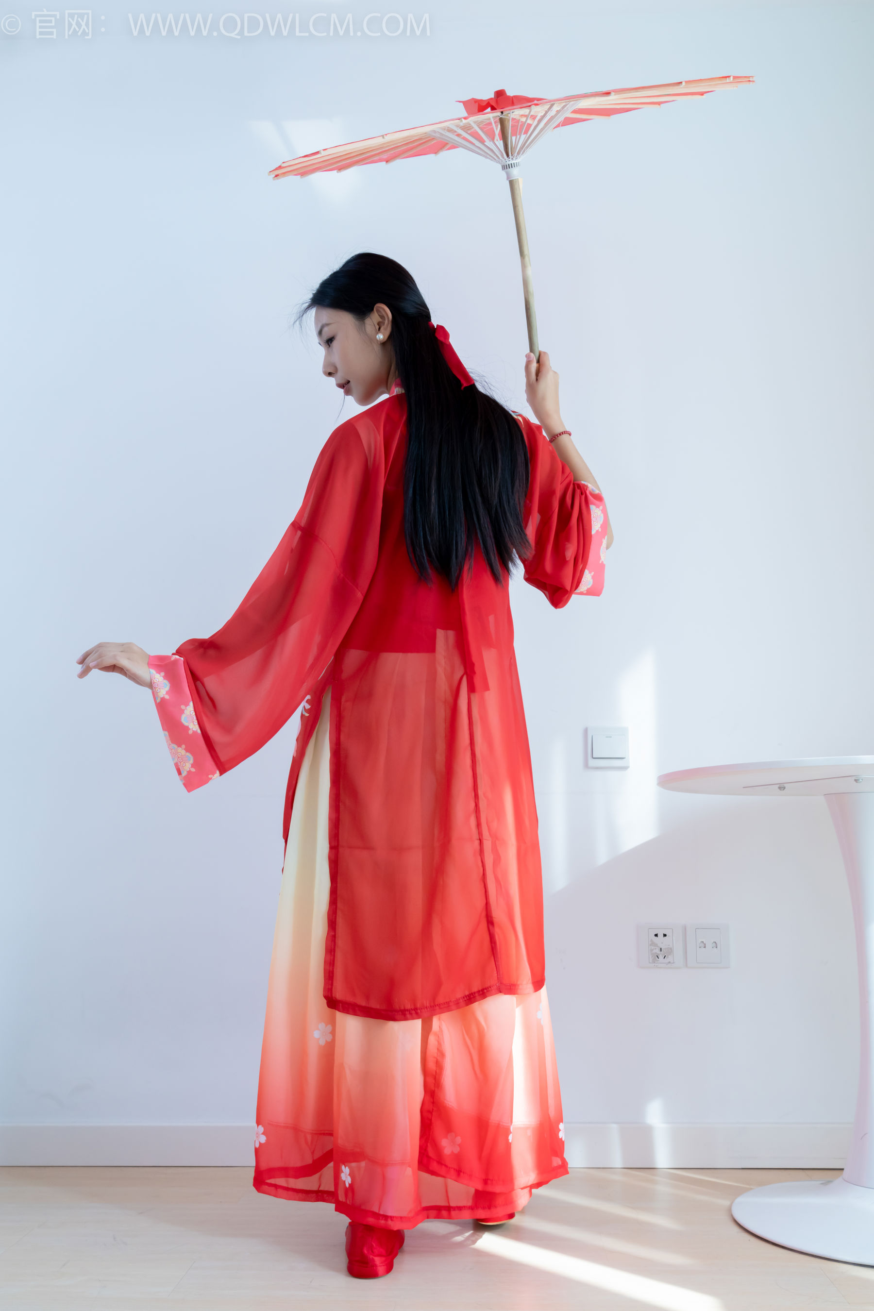 物恋传媒 No.2386 岚岚 - 布鞋、短白丝、红色船袜、汉服/(179P)