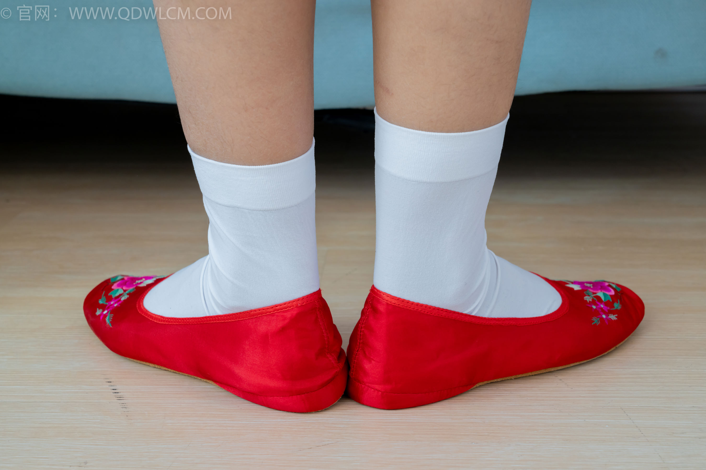 物恋传媒 No.2386 岚岚 - 布鞋、短白丝、红色船袜、汉服/(179P)