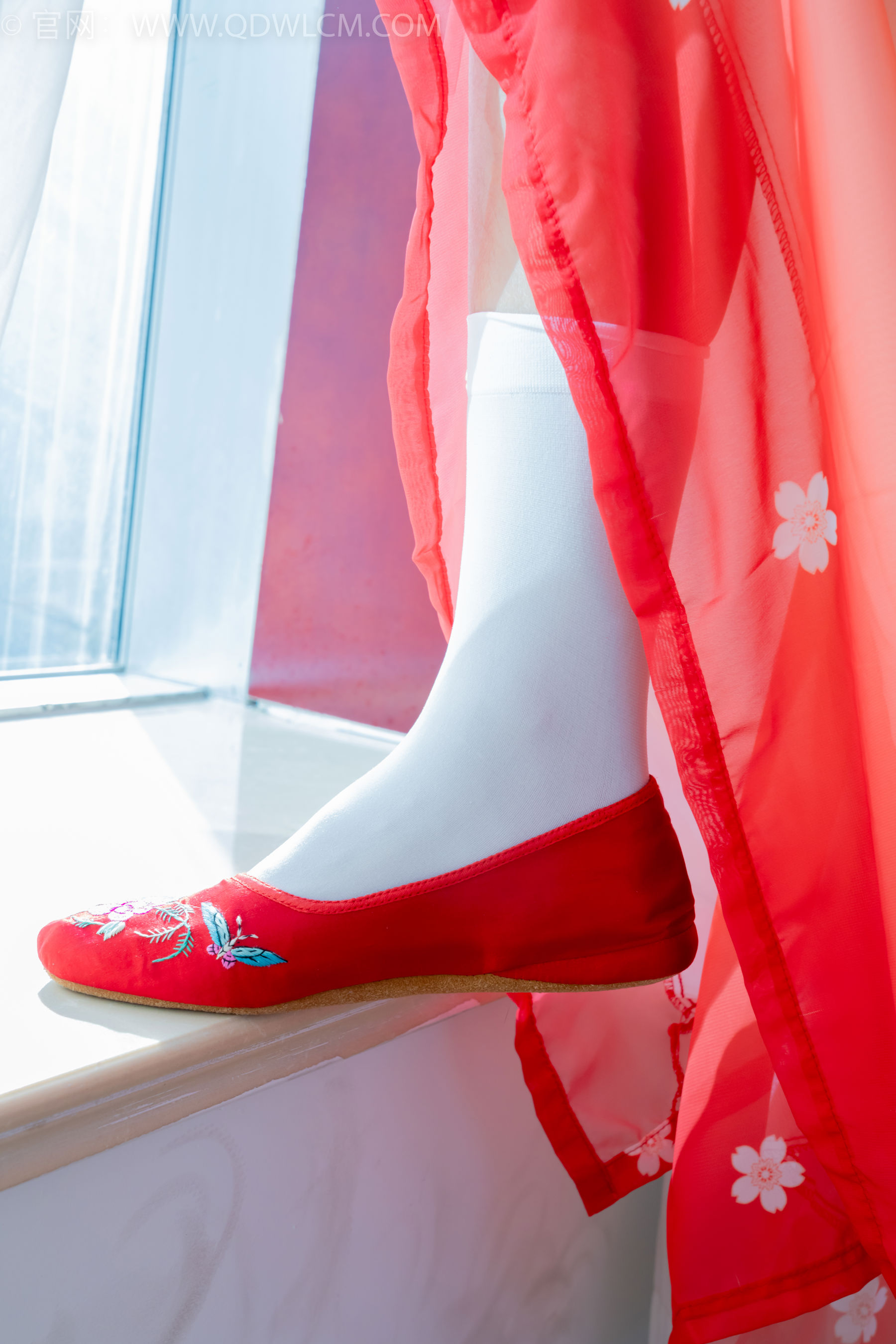 物恋传媒 No.2386 岚岚 - 布鞋、短白丝、红色船袜、汉服/(179P)