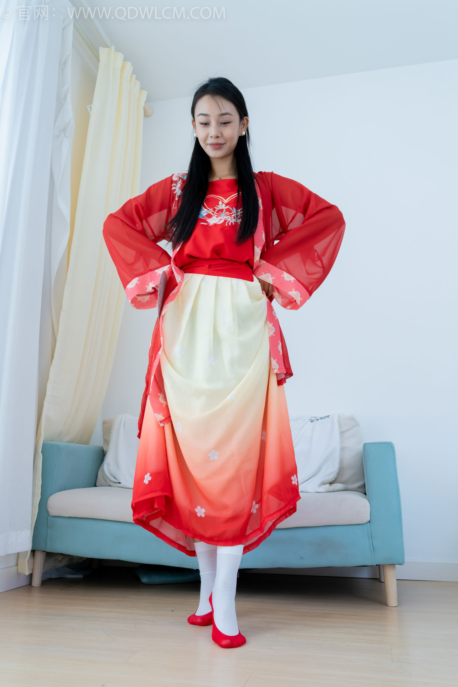 物恋传媒 No.2386 岚岚 - 布鞋、短白丝、红色船袜、汉服/(179P)