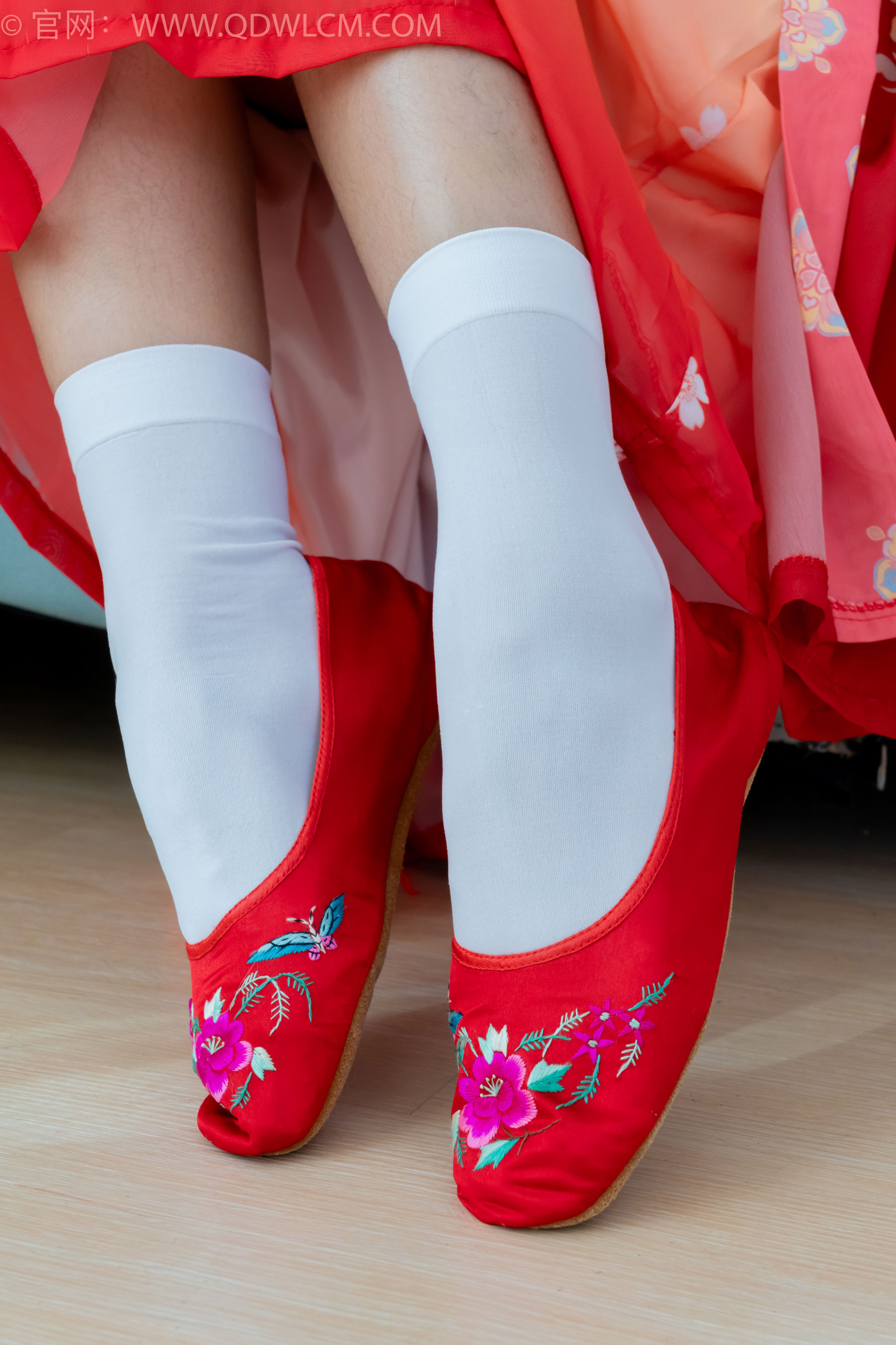 物恋传媒 No.2386 岚岚 - 布鞋、短白丝、红色船袜、汉服/(179P)