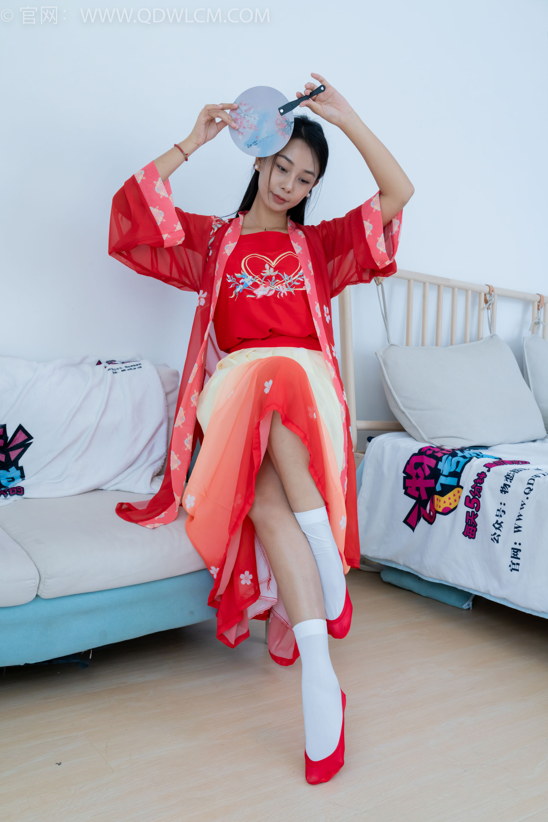 物恋传媒 No.2386 岚岚 - 布鞋、短白丝、红色船袜、汉服/(179P)