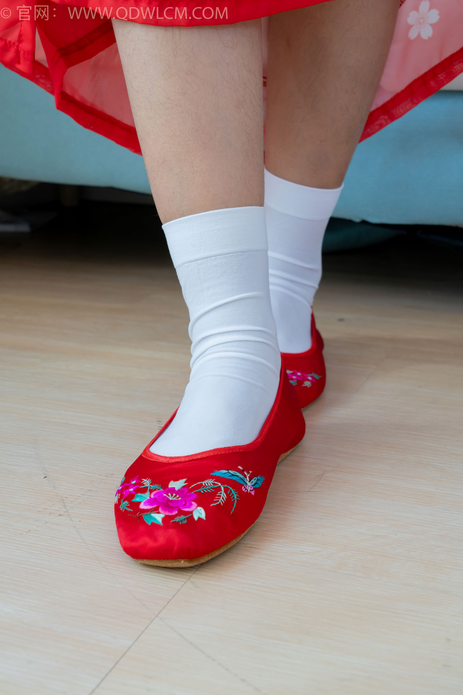 物恋传媒 No.2386 岚岚 - 布鞋、短白丝、红色船袜、汉服/(179P)