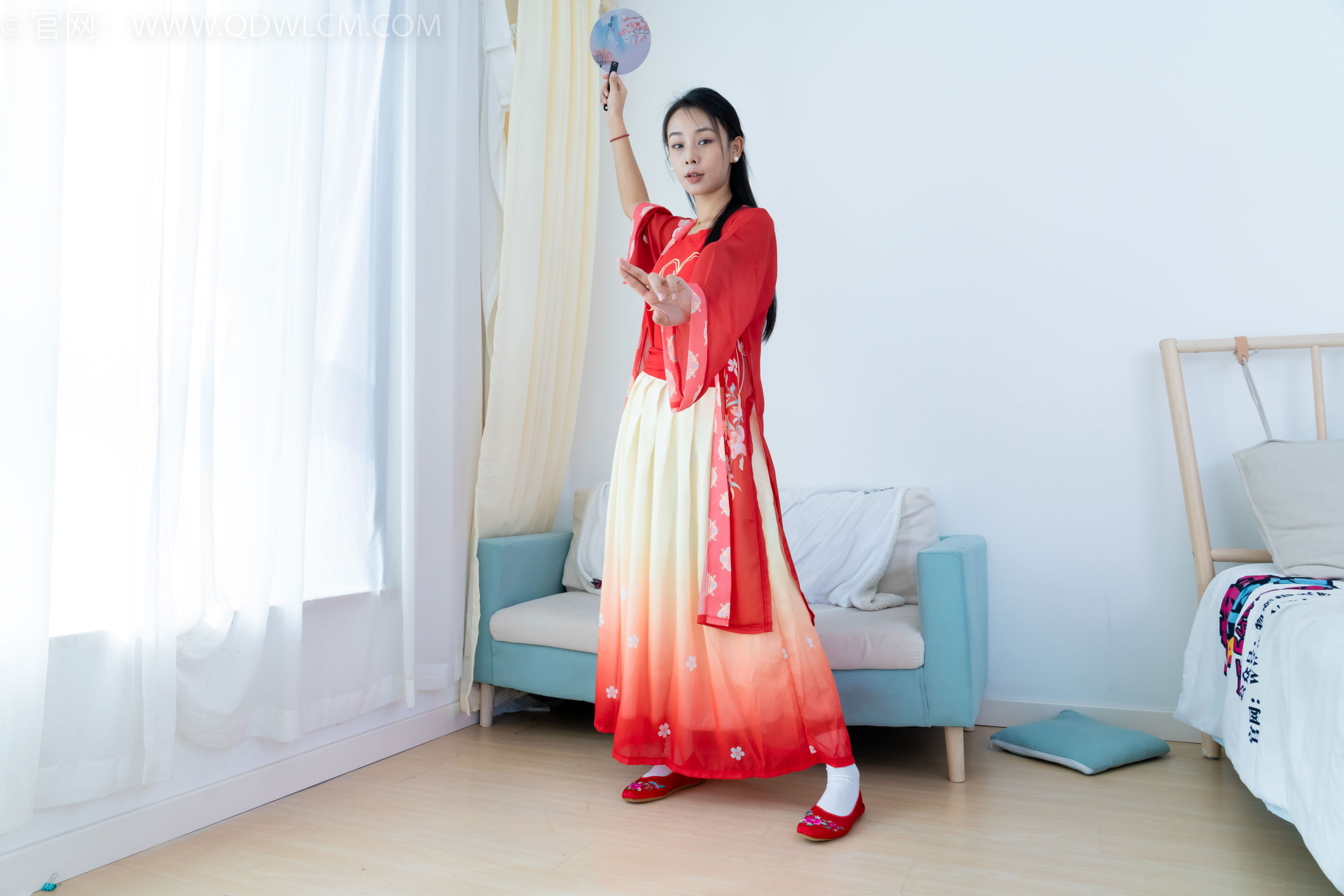 物恋传媒 No.2386 岚岚 - 布鞋、短白丝、红色船袜、汉服/(179P)