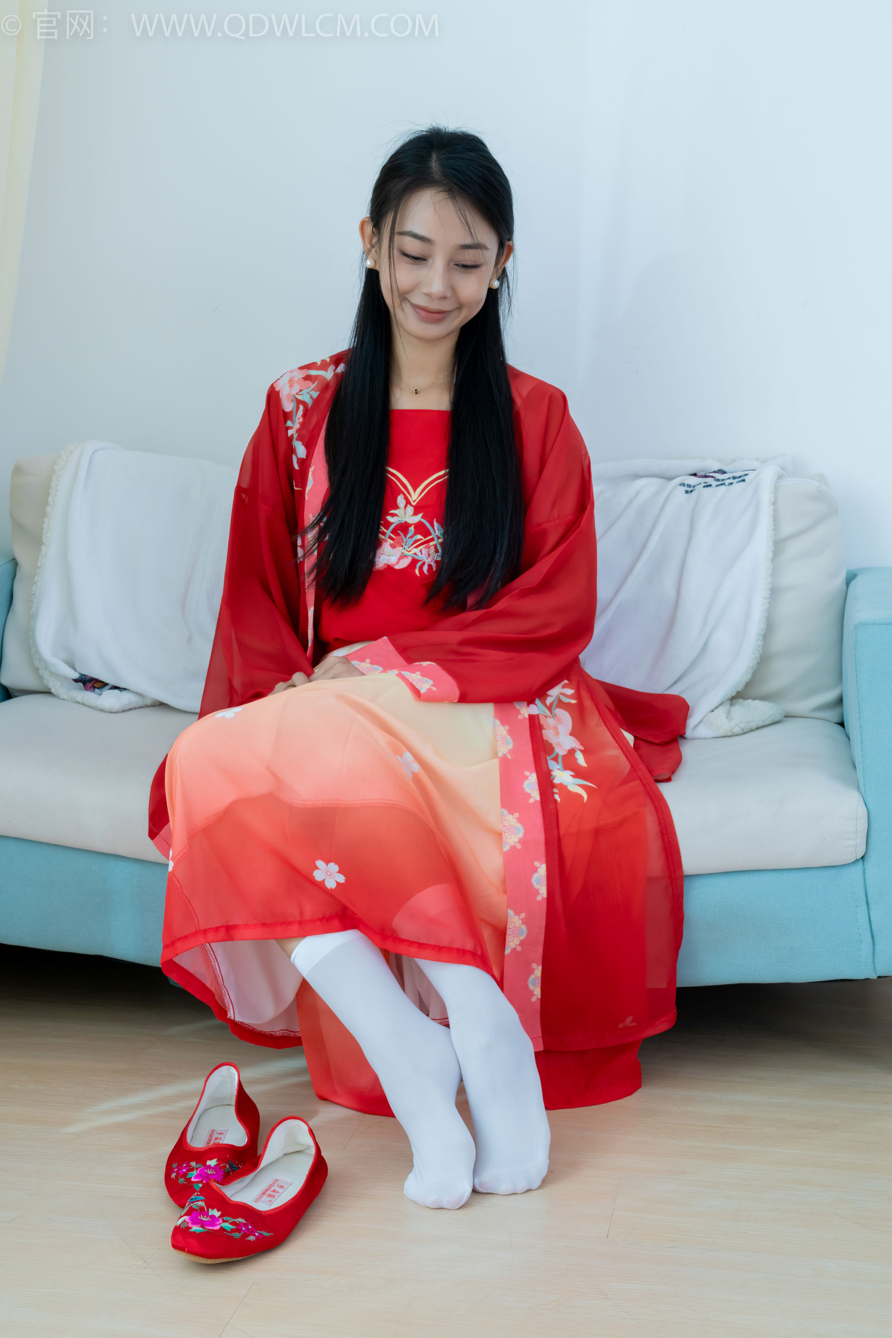 物恋传媒 No.2386 岚岚 - 布鞋、短白丝、红色船袜、汉服/(179P)