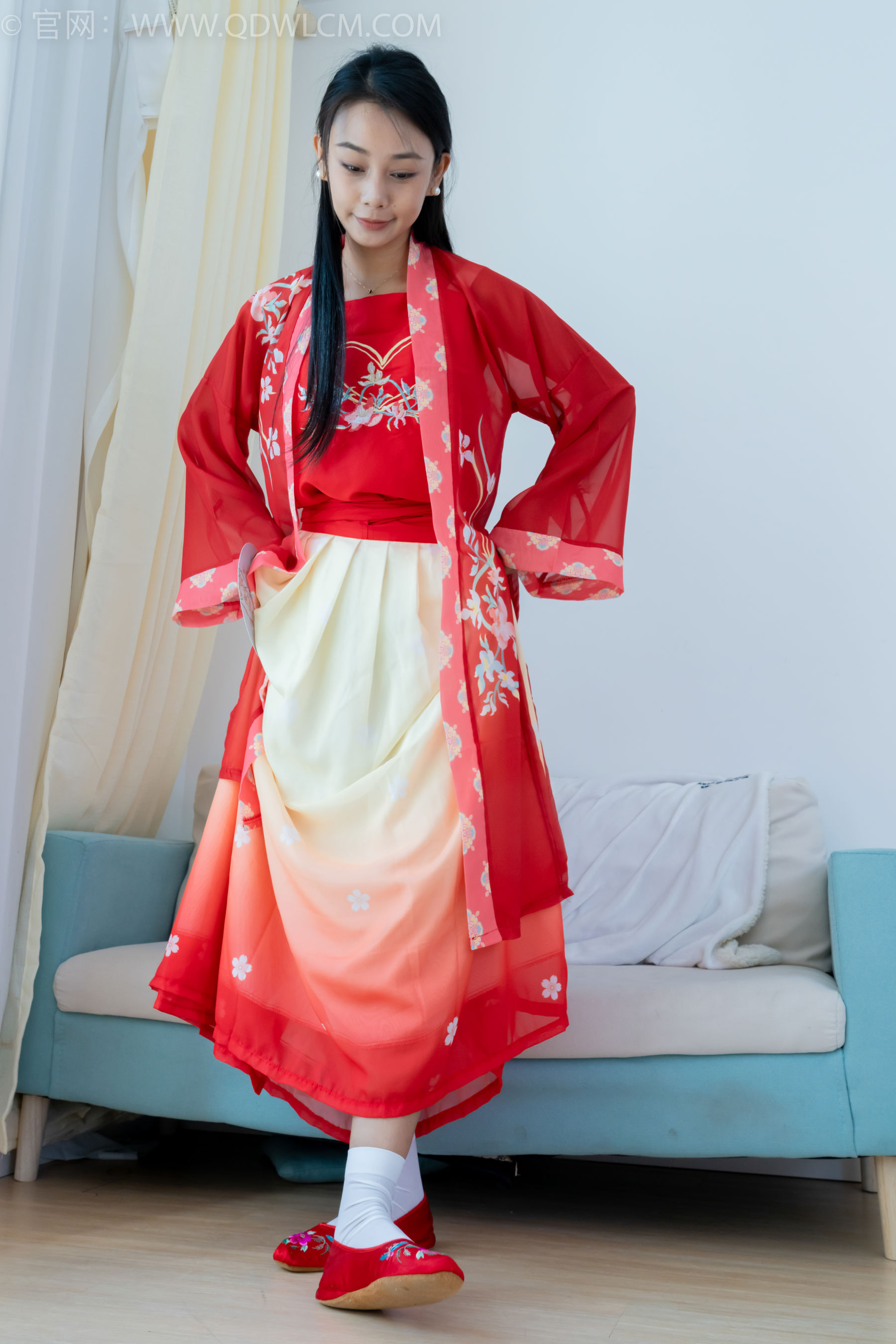 物恋传媒 No.2386 岚岚 - 布鞋、短白丝、红色船袜、汉服/(179P)