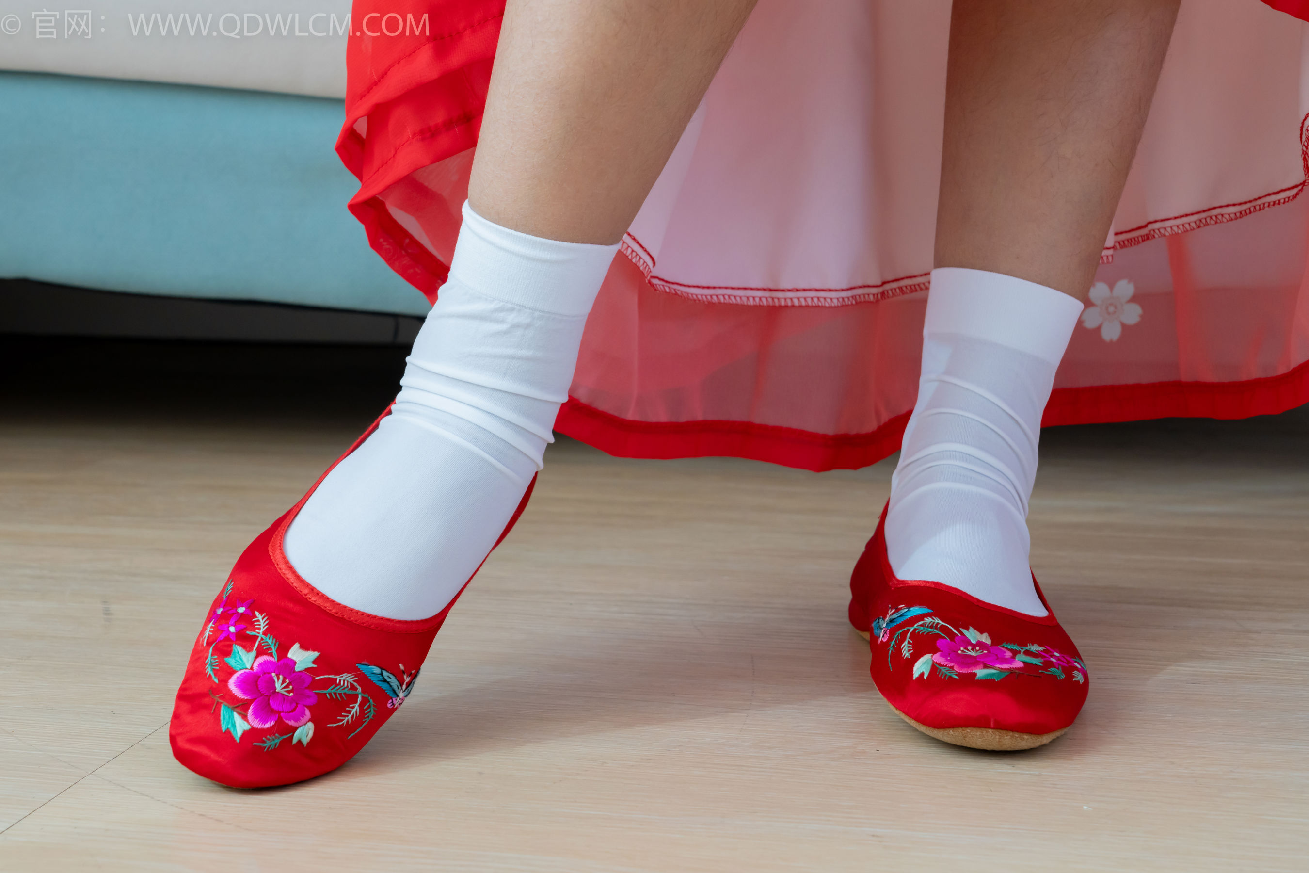 物恋传媒 No.2386 岚岚 - 布鞋、短白丝、红色船袜、汉服/(179P)