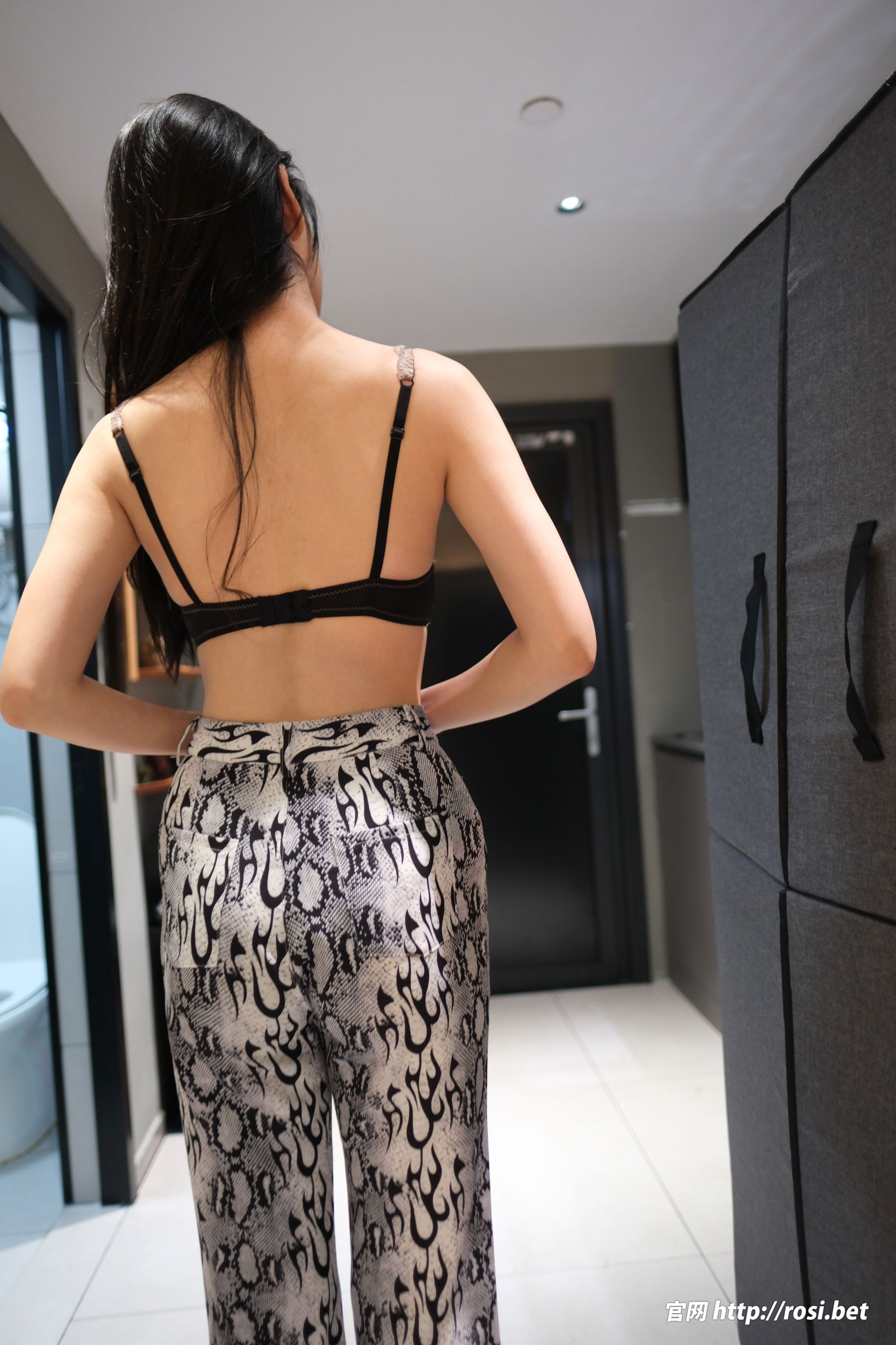 [ROSI写真] 2025.08.13 NO.5000/(63P)