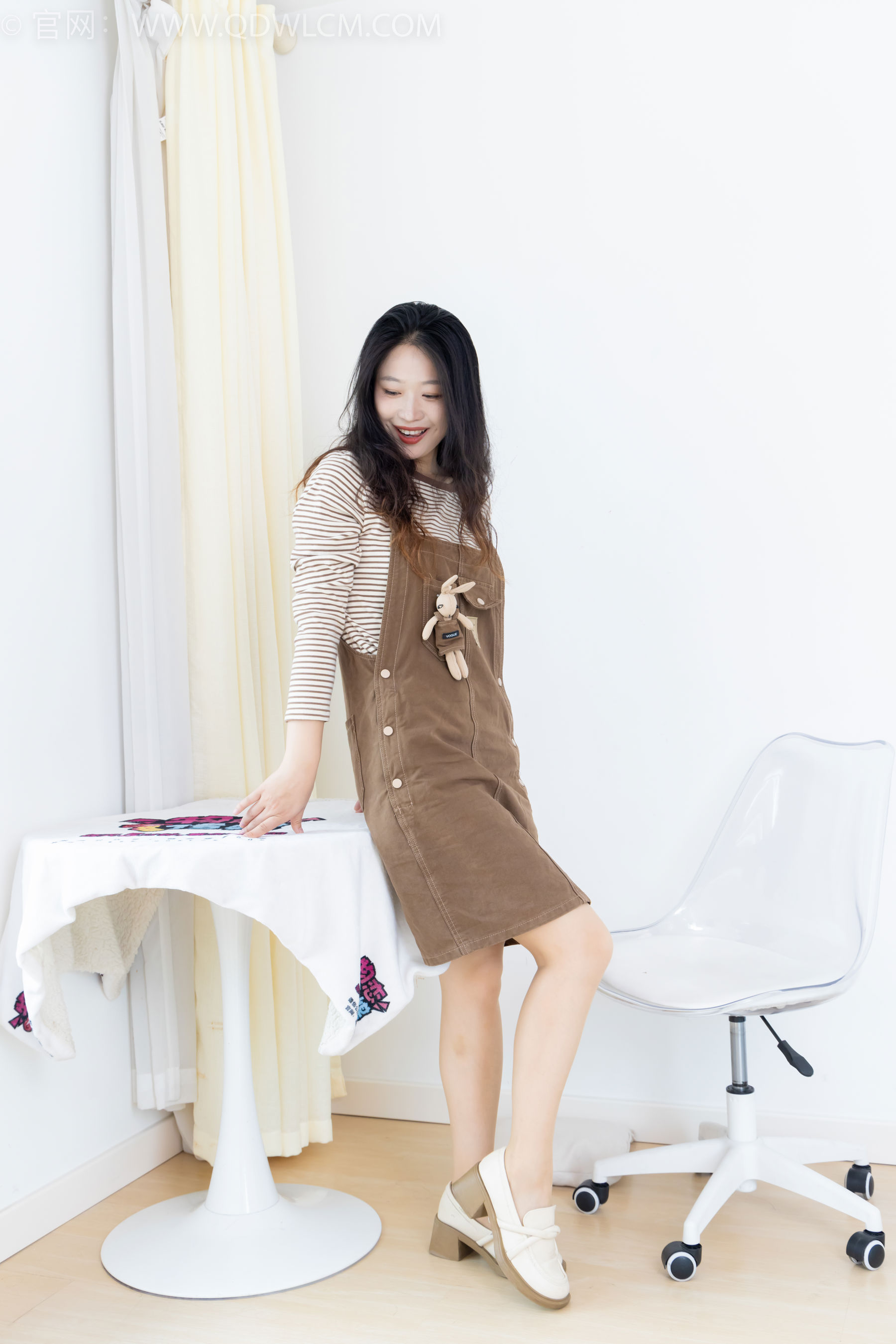 物恋传媒 No.2388 小紫 - 皮鞋、薄肉丝大腿袜/(160P)