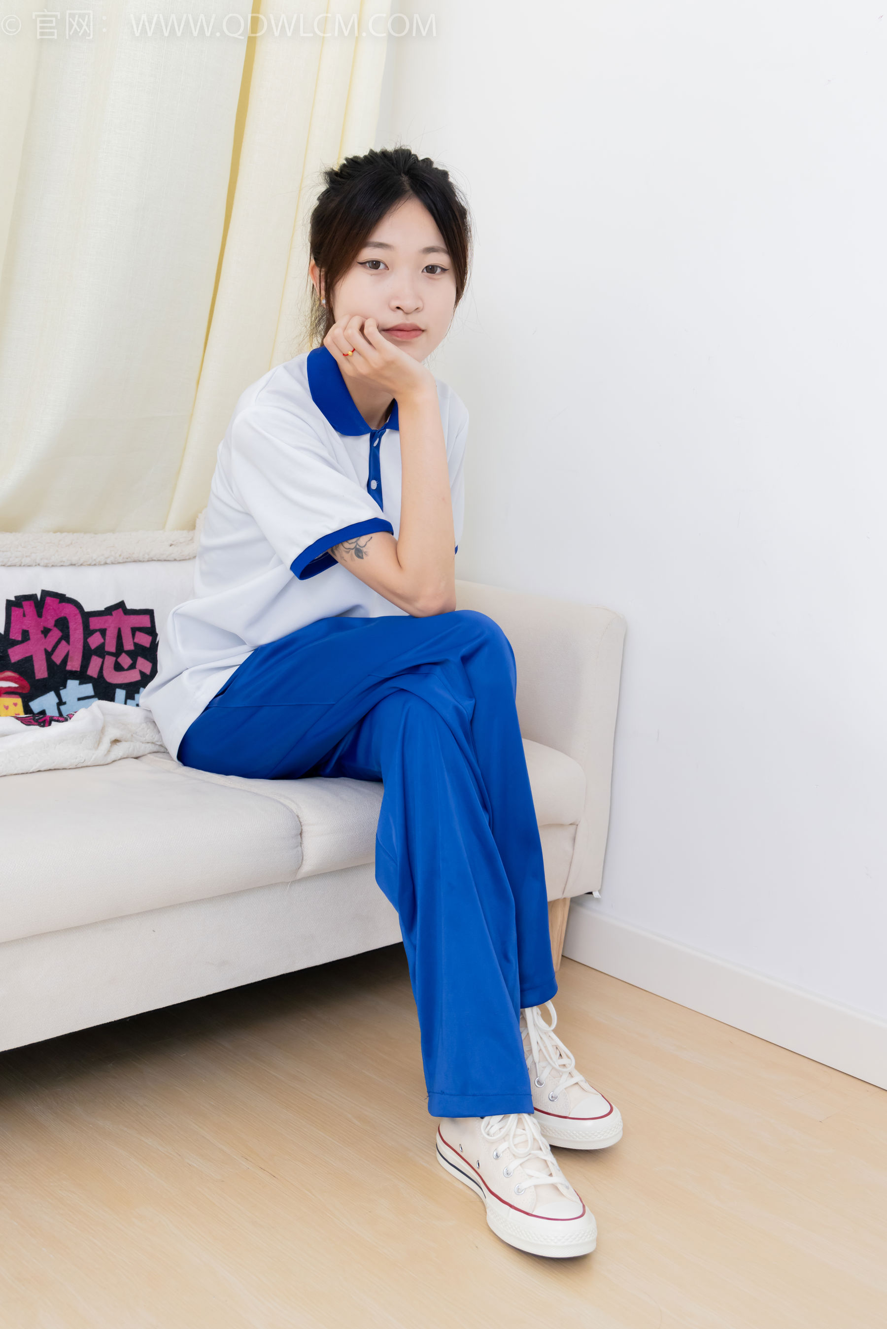 物恋传媒 No.2387 小夏 - 帆布鞋、白短棉袜、薄肉丝、校服/(150P)