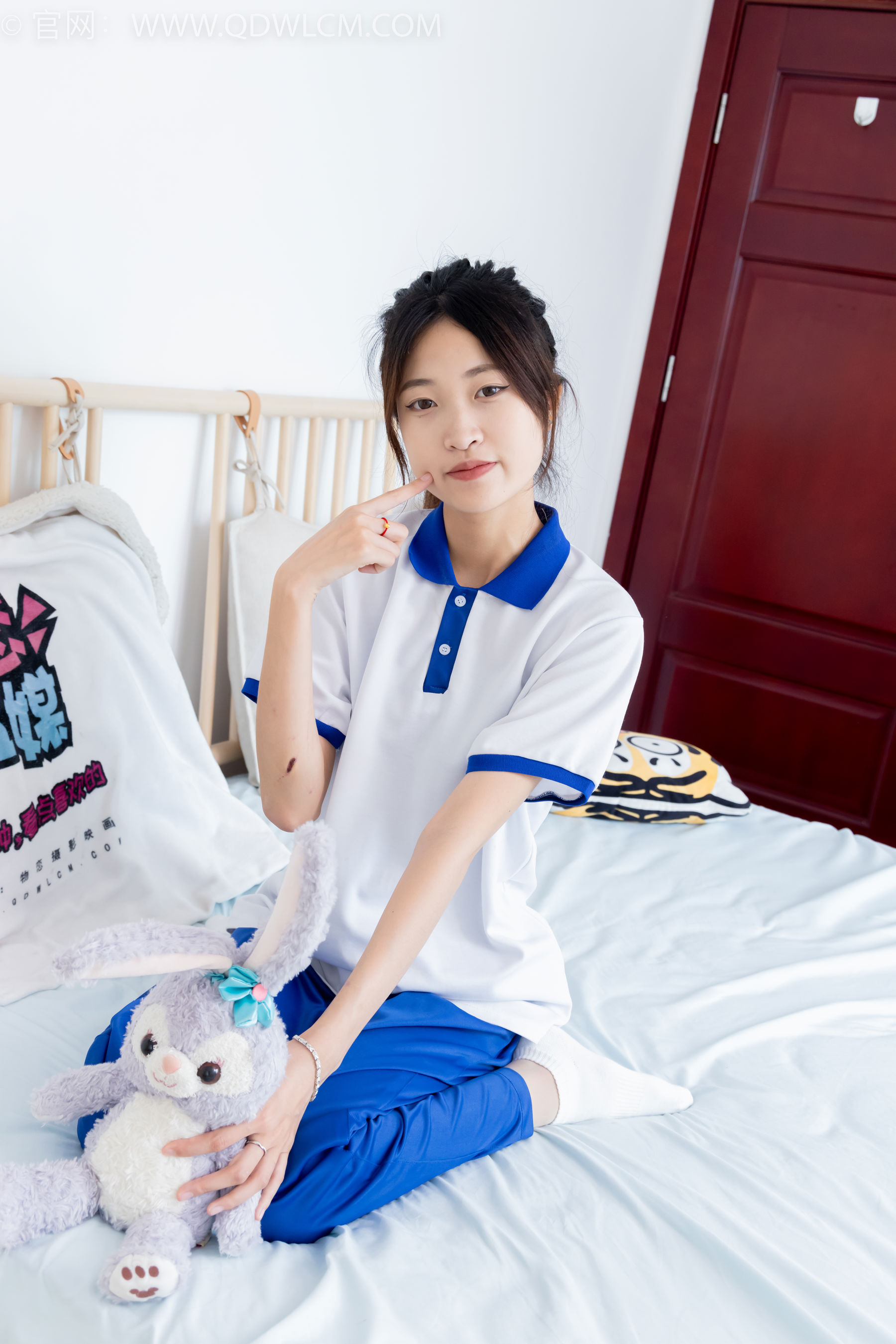 物恋传媒 No.2387 小夏 - 帆布鞋、白短棉袜、薄肉丝、校服/(150P)