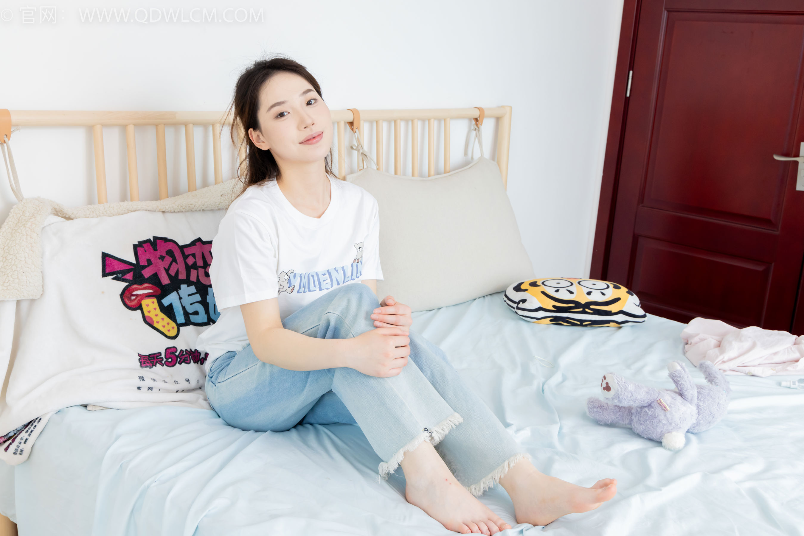 物恋传媒 No.2390 荔枝 - 帆布鞋、短白棉袜、裸足/(150P)