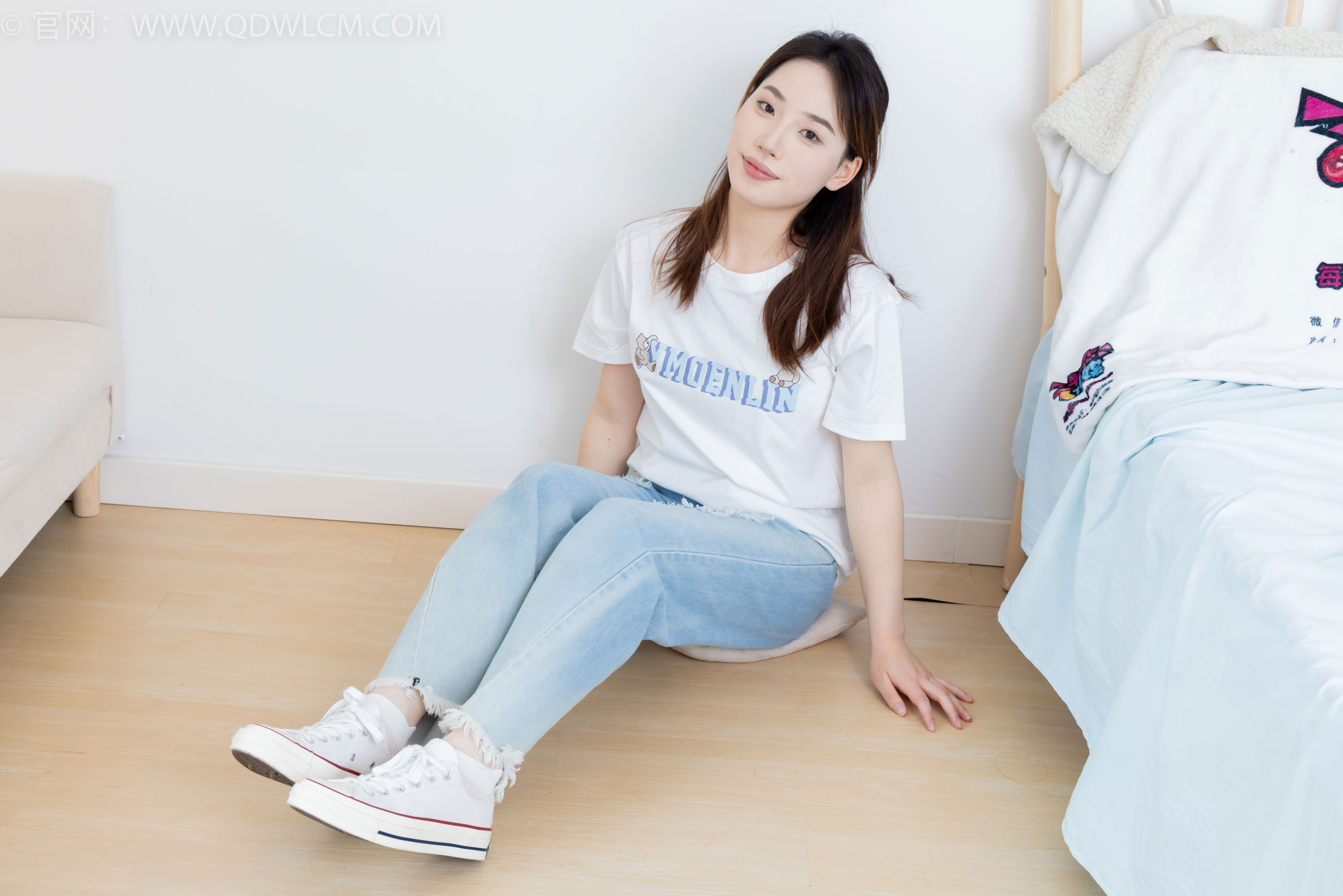 物恋传媒 No.2390 荔枝 - 帆布鞋、短白棉袜、裸足/(150P)