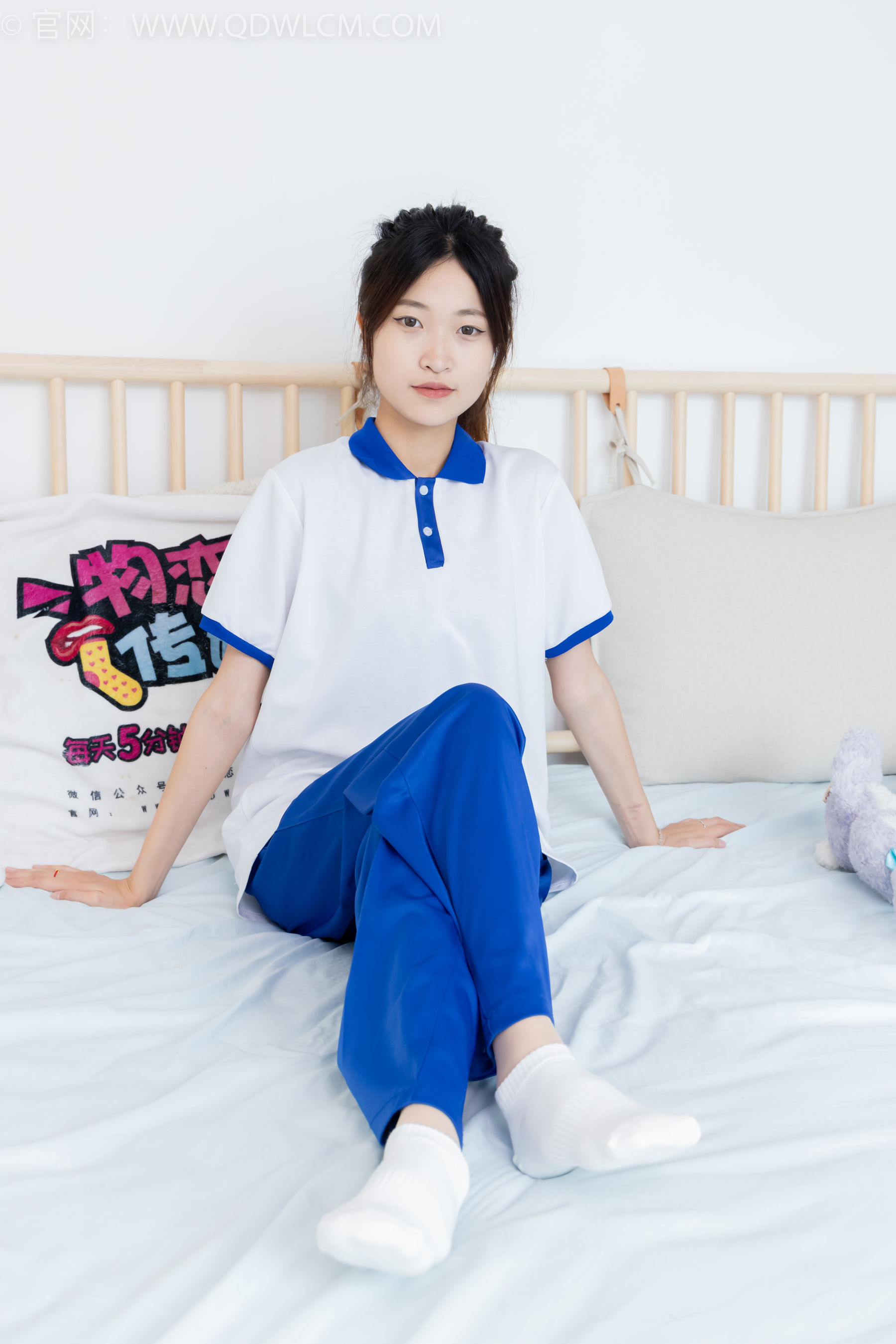 物恋传媒 No.2387 小夏 - 帆布鞋、白短棉袜、薄肉丝、校服/(150P)