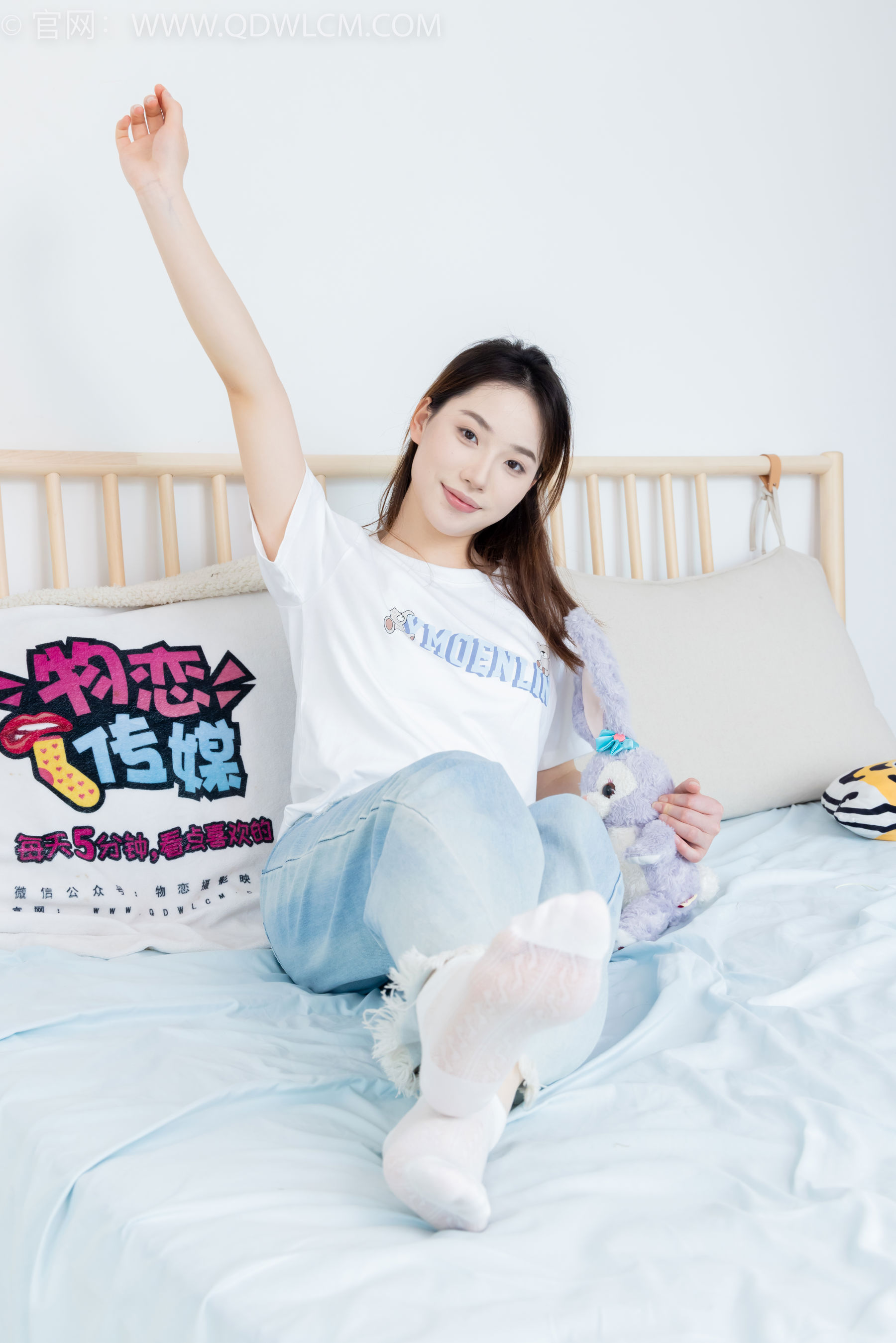 物恋传媒 No.2390 荔枝 - 帆布鞋、短白棉袜、裸足/(150P)