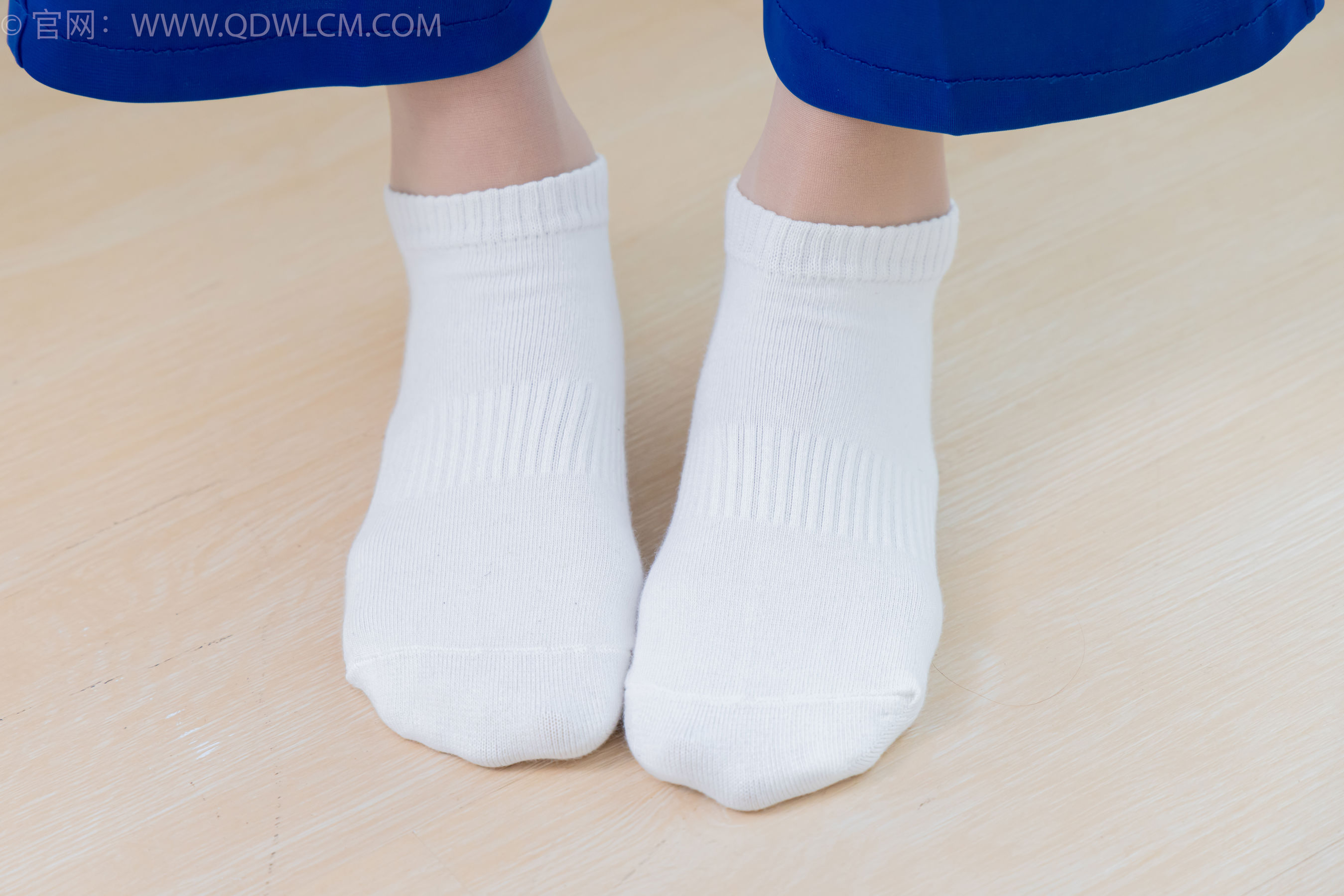 物恋传媒 No.2387 小夏 - 帆布鞋、白短棉袜、薄肉丝、校服/(150P)