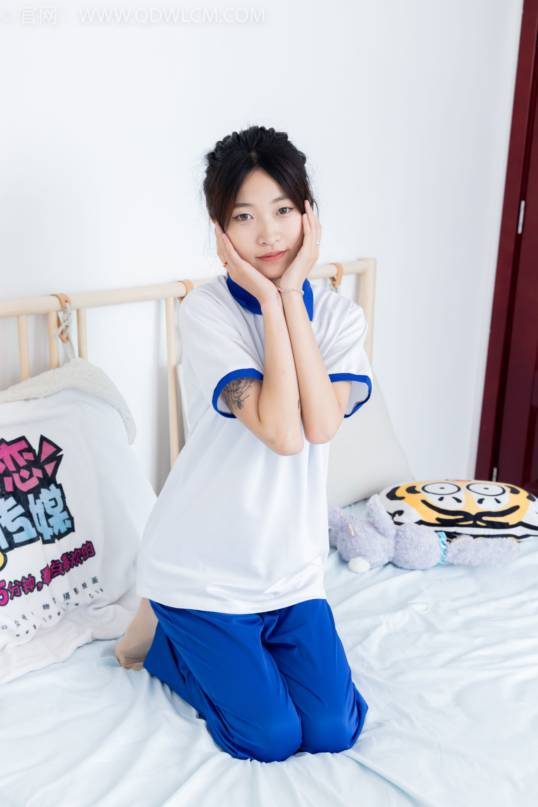 物恋传媒 No.2387 小夏 - 帆布鞋、白短棉袜、薄肉丝、校服/(150P)