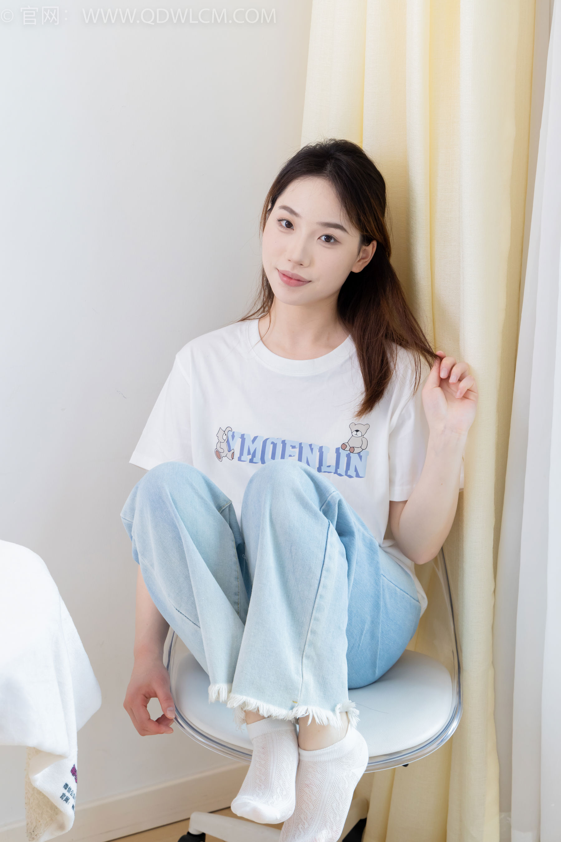 物恋传媒 No.2390 荔枝 - 帆布鞋、短白棉袜、裸足/(150P)