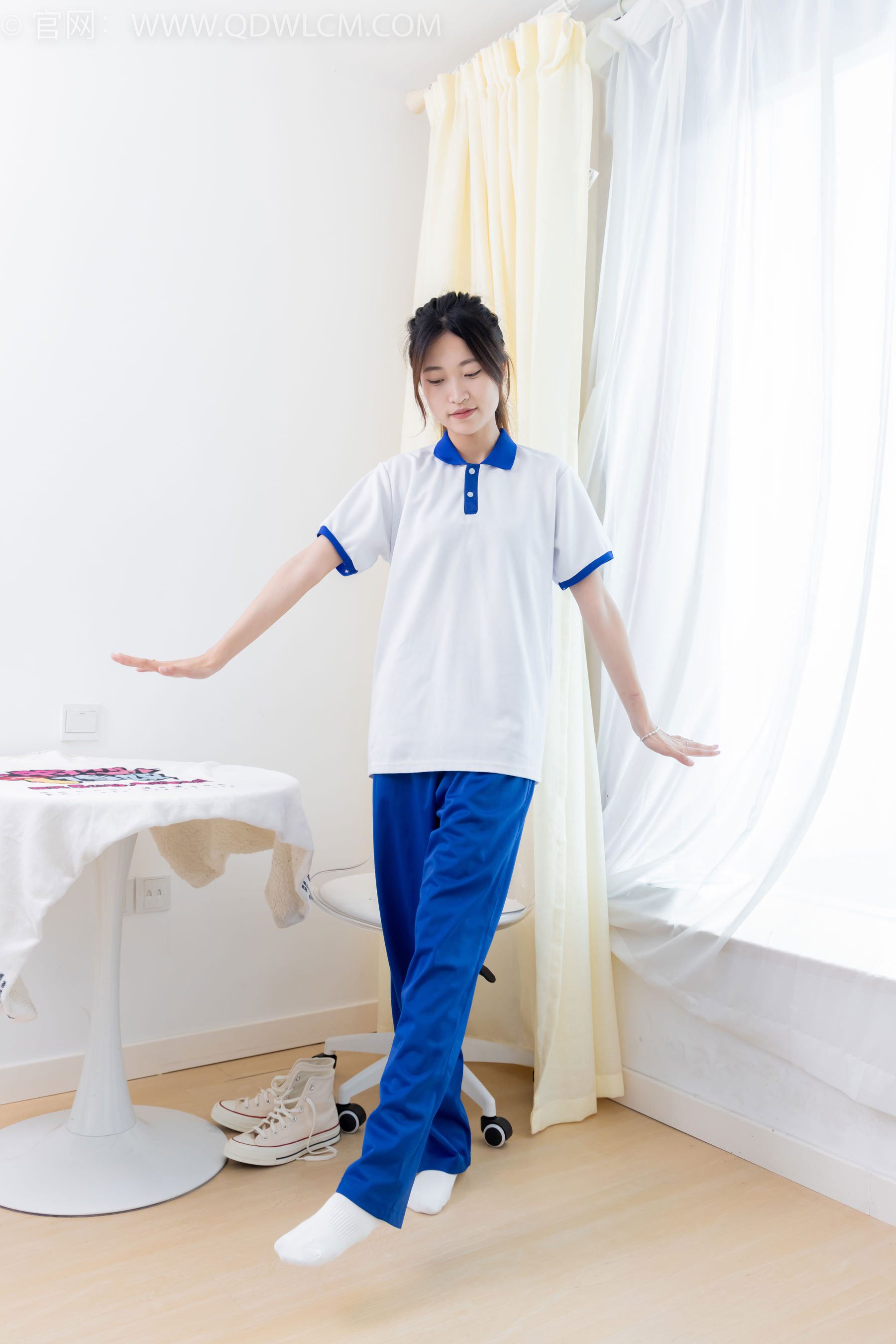 物恋传媒 No.2387 小夏 - 帆布鞋、白短棉袜、薄肉丝、校服/(150P)