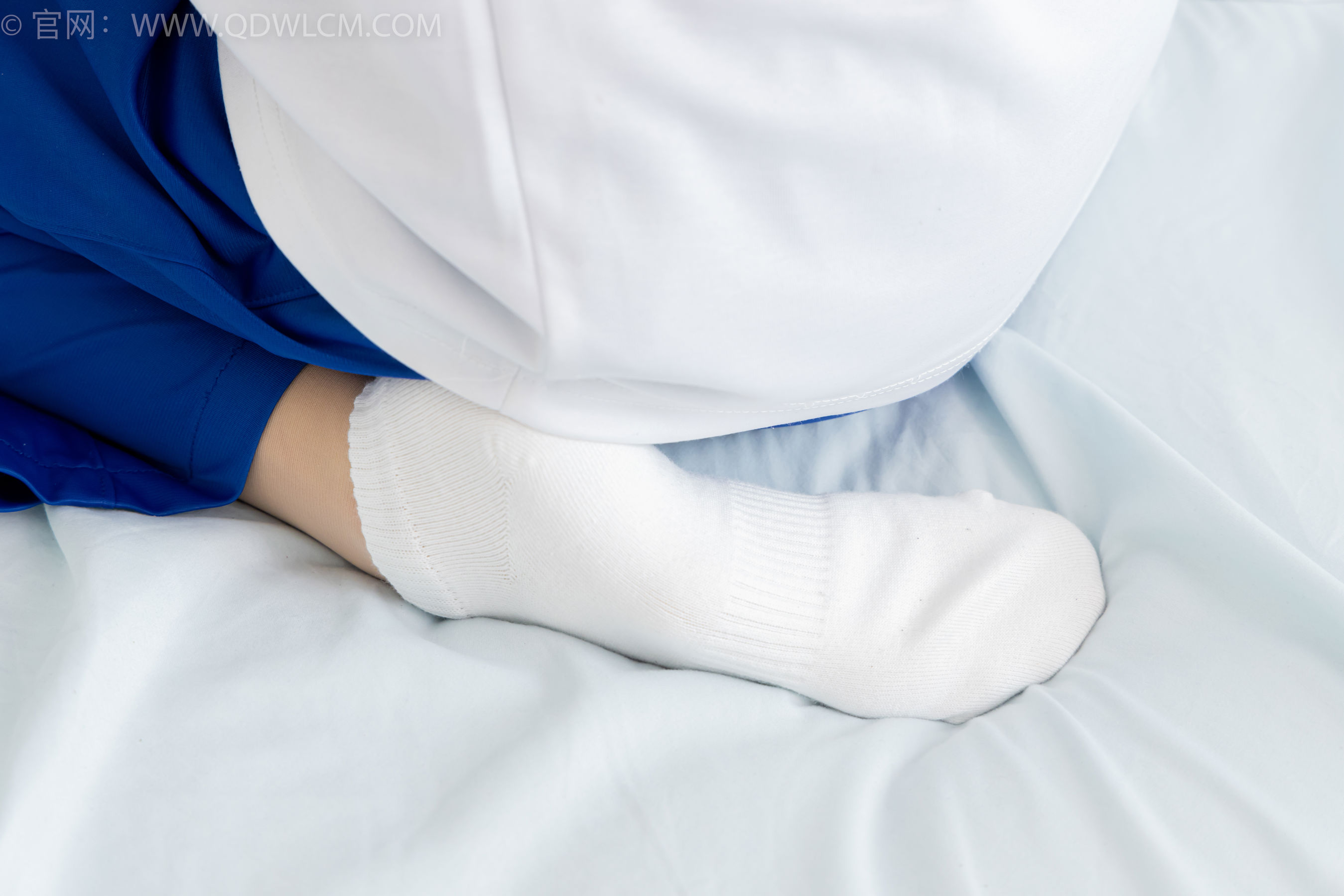 物恋传媒 No.2387 小夏 - 帆布鞋、白短棉袜、薄肉丝、校服/(150P)