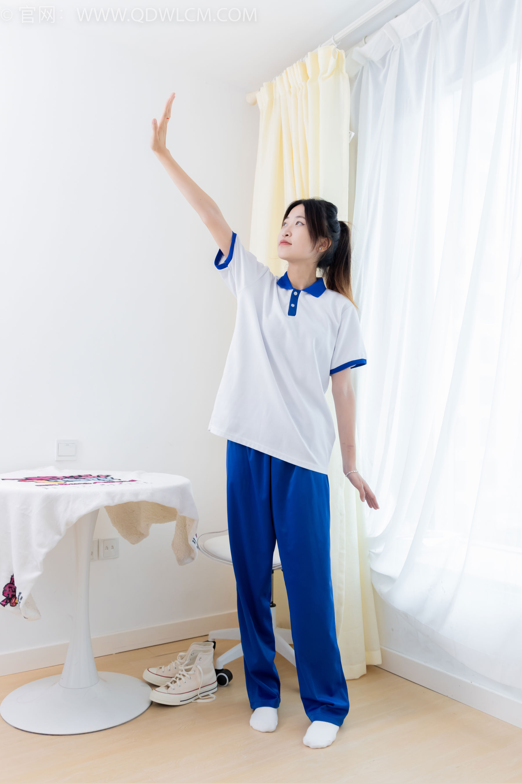 物恋传媒 No.2387 小夏 - 帆布鞋、白短棉袜、薄肉丝、校服/(150P)