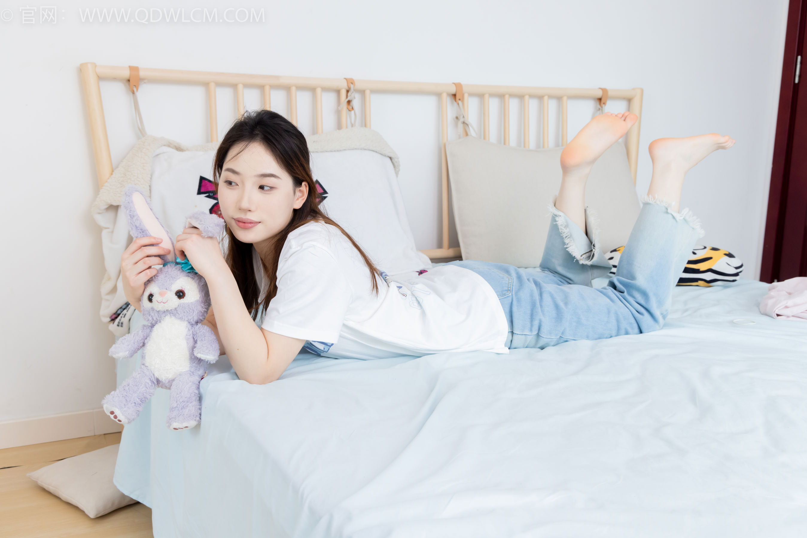 物恋传媒 No.2390 荔枝 - 帆布鞋、短白棉袜、裸足/(150P)