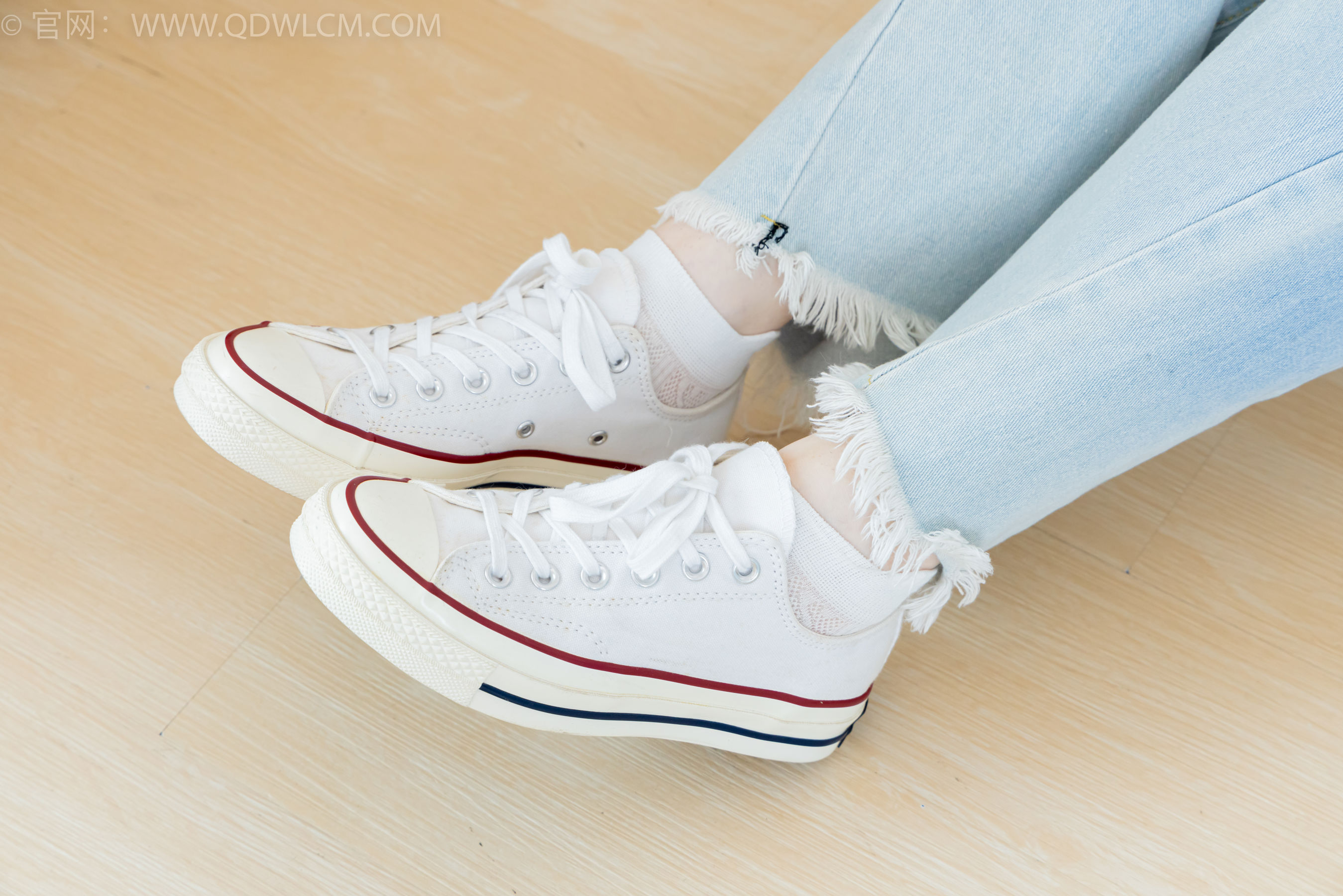 物恋传媒 No.2390 荔枝 - 帆布鞋、短白棉袜、裸足/(150P)