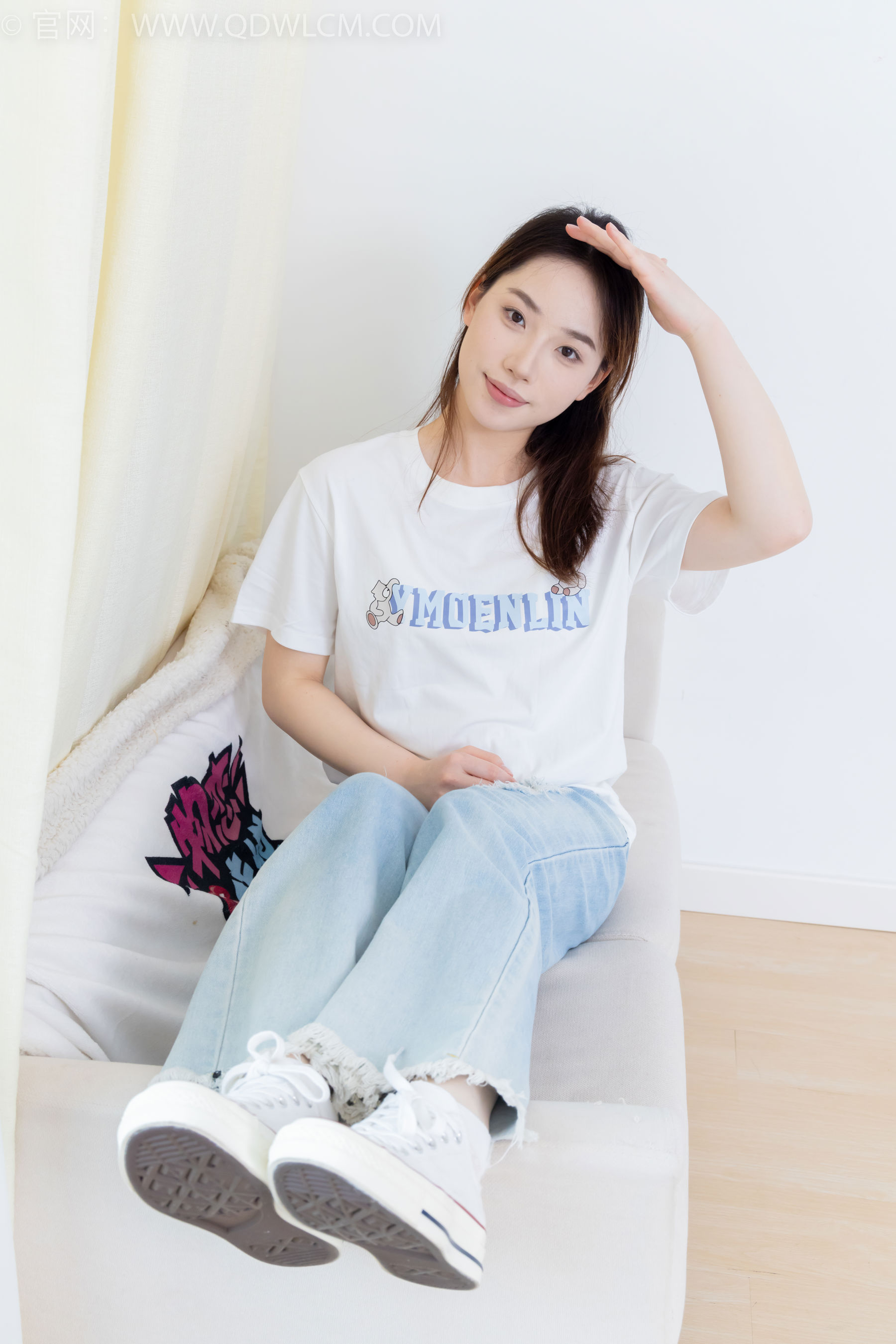 物恋传媒 No.2390 荔枝 - 帆布鞋、短白棉袜、裸足/(150P)