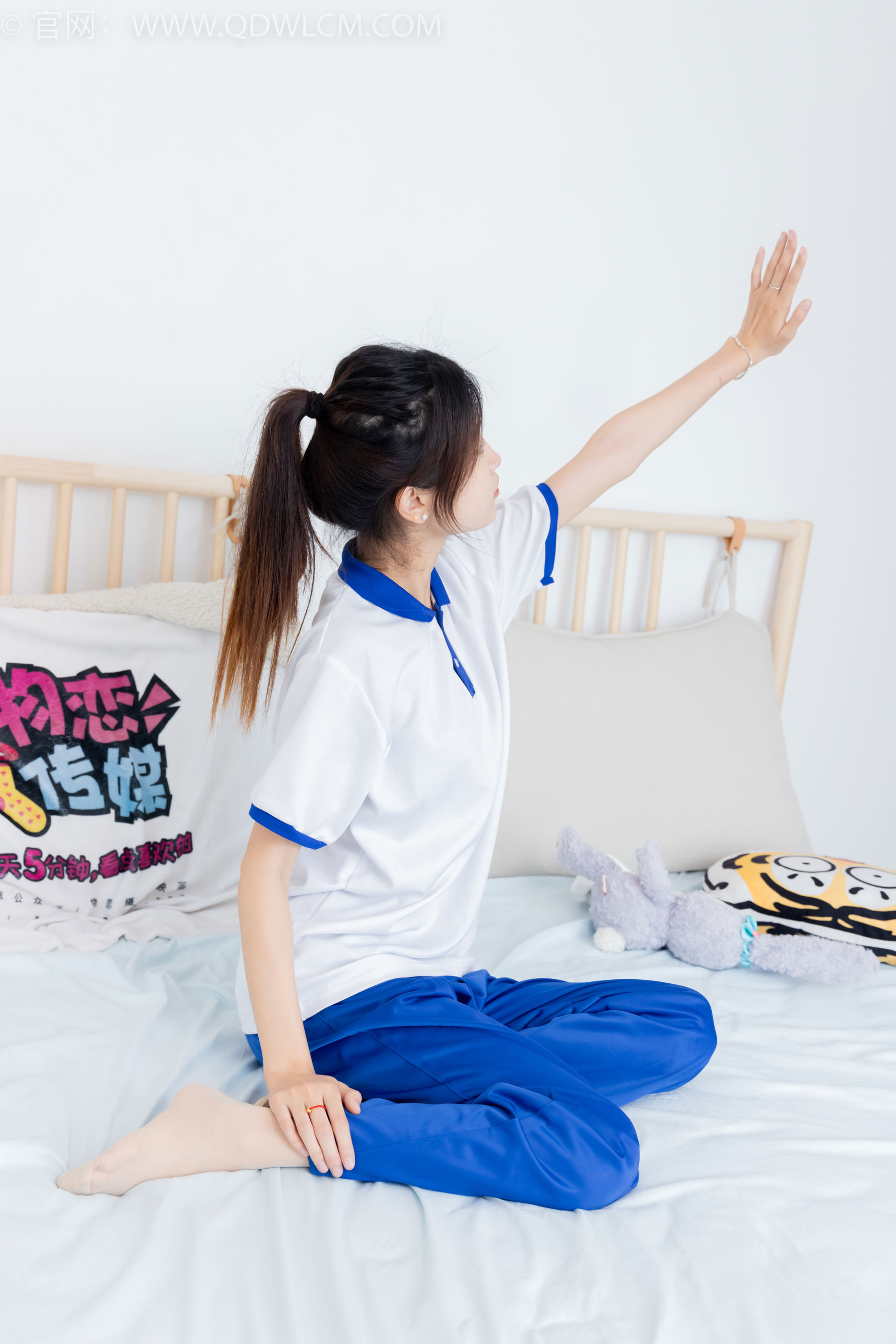 物恋传媒 No.2387 小夏 - 帆布鞋、白短棉袜、薄肉丝、校服/(150P)