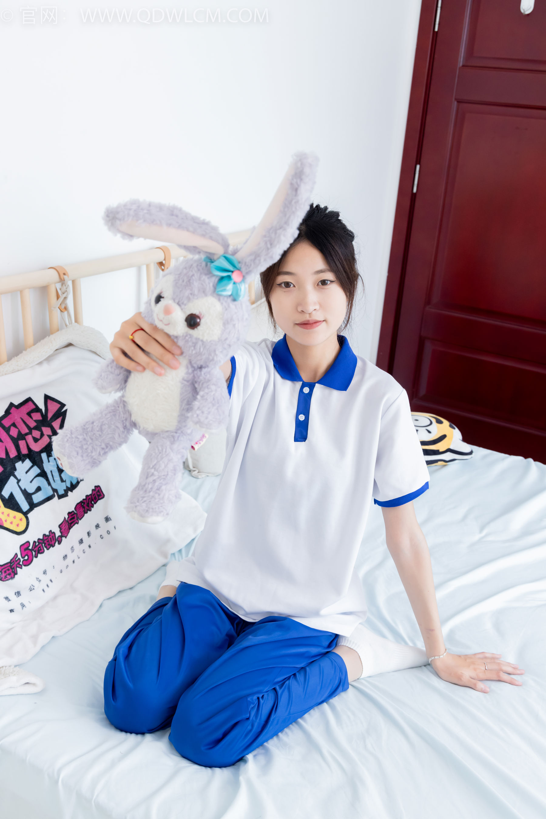 物恋传媒 No.2387 小夏 - 帆布鞋、白短棉袜、薄肉丝、校服/(150P)