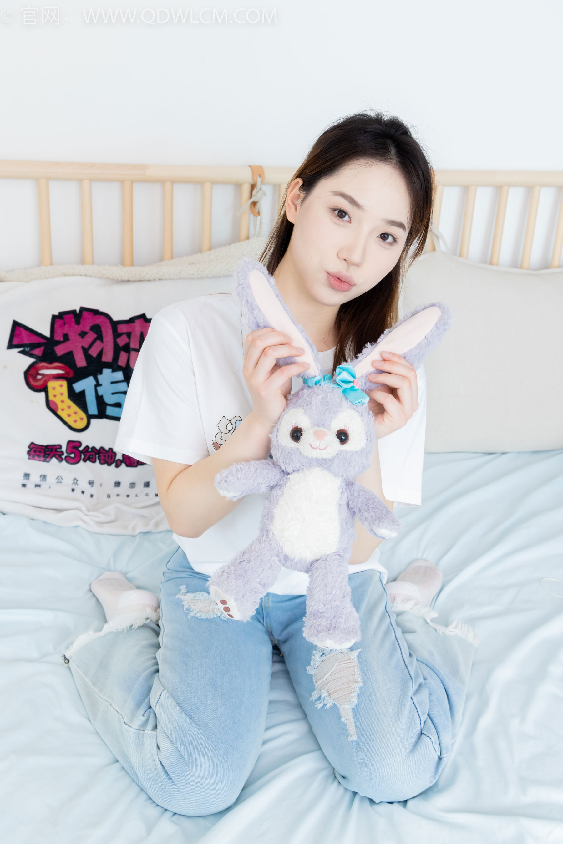 物恋传媒 No.2390 荔枝 - 帆布鞋、短白棉袜、裸足/(150P)