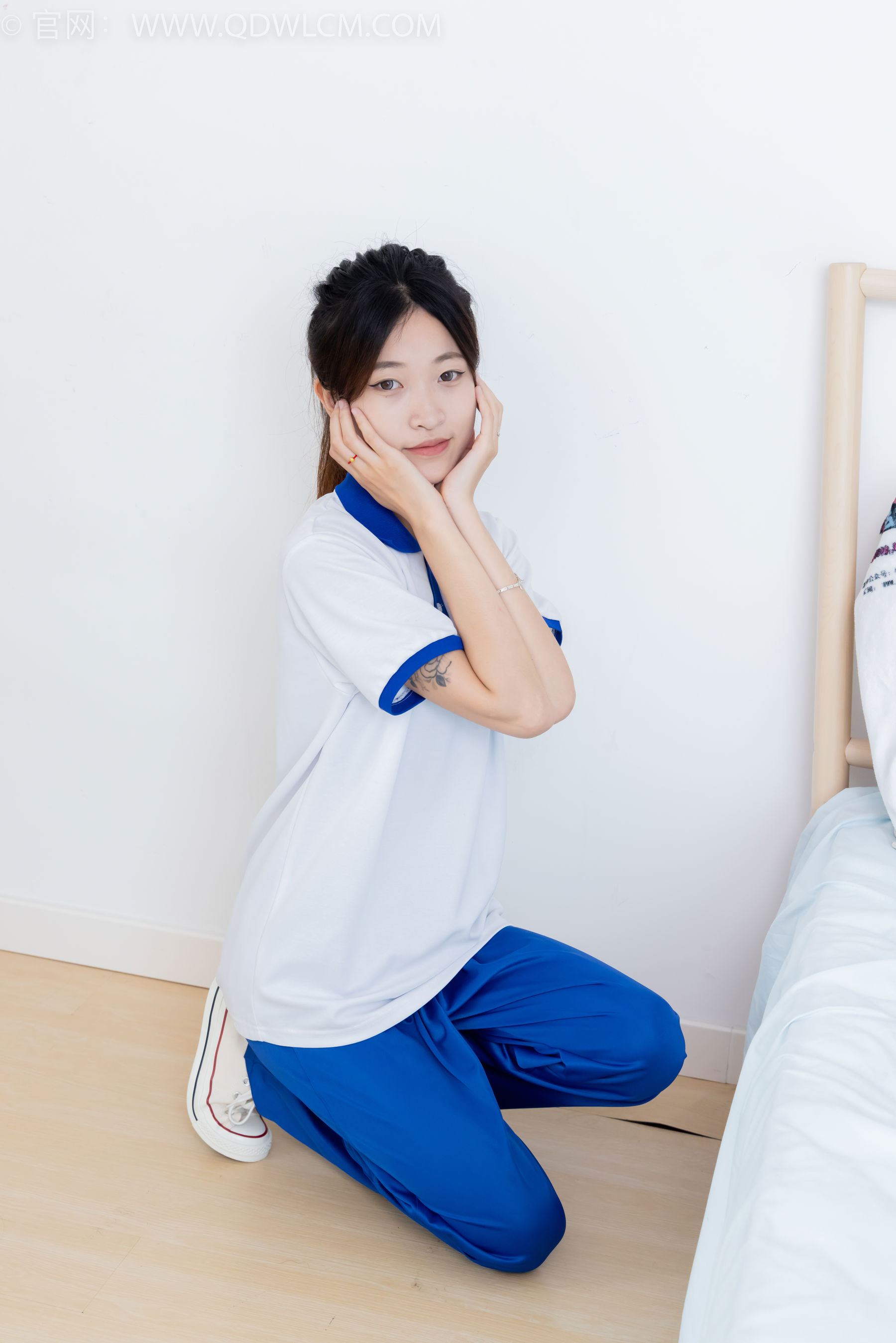 物恋传媒 No.2387 小夏 - 帆布鞋、白短棉袜、薄肉丝、校服/(150P)