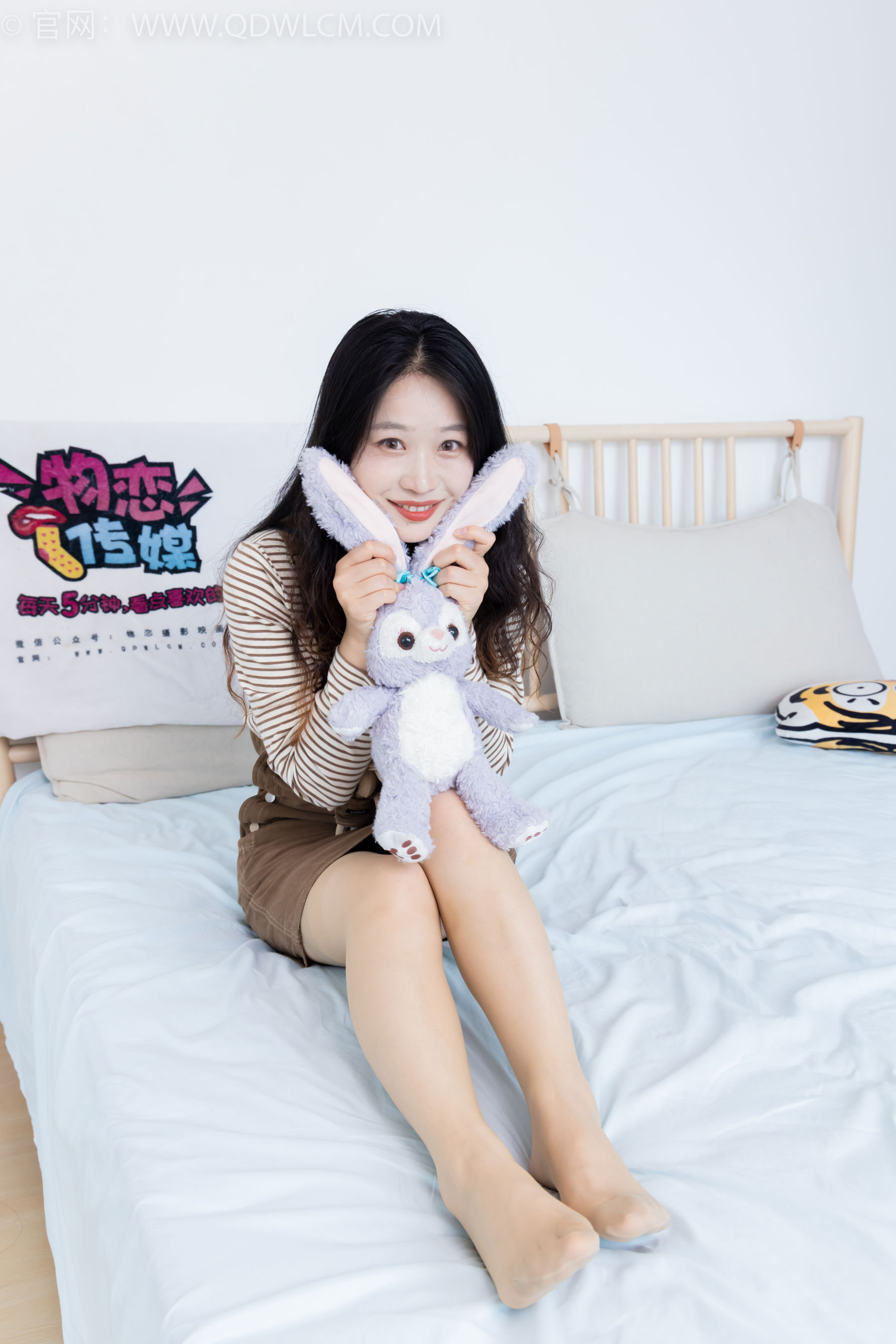 物恋传媒 No.2388 小紫 - 皮鞋、薄肉丝大腿袜/(160P)