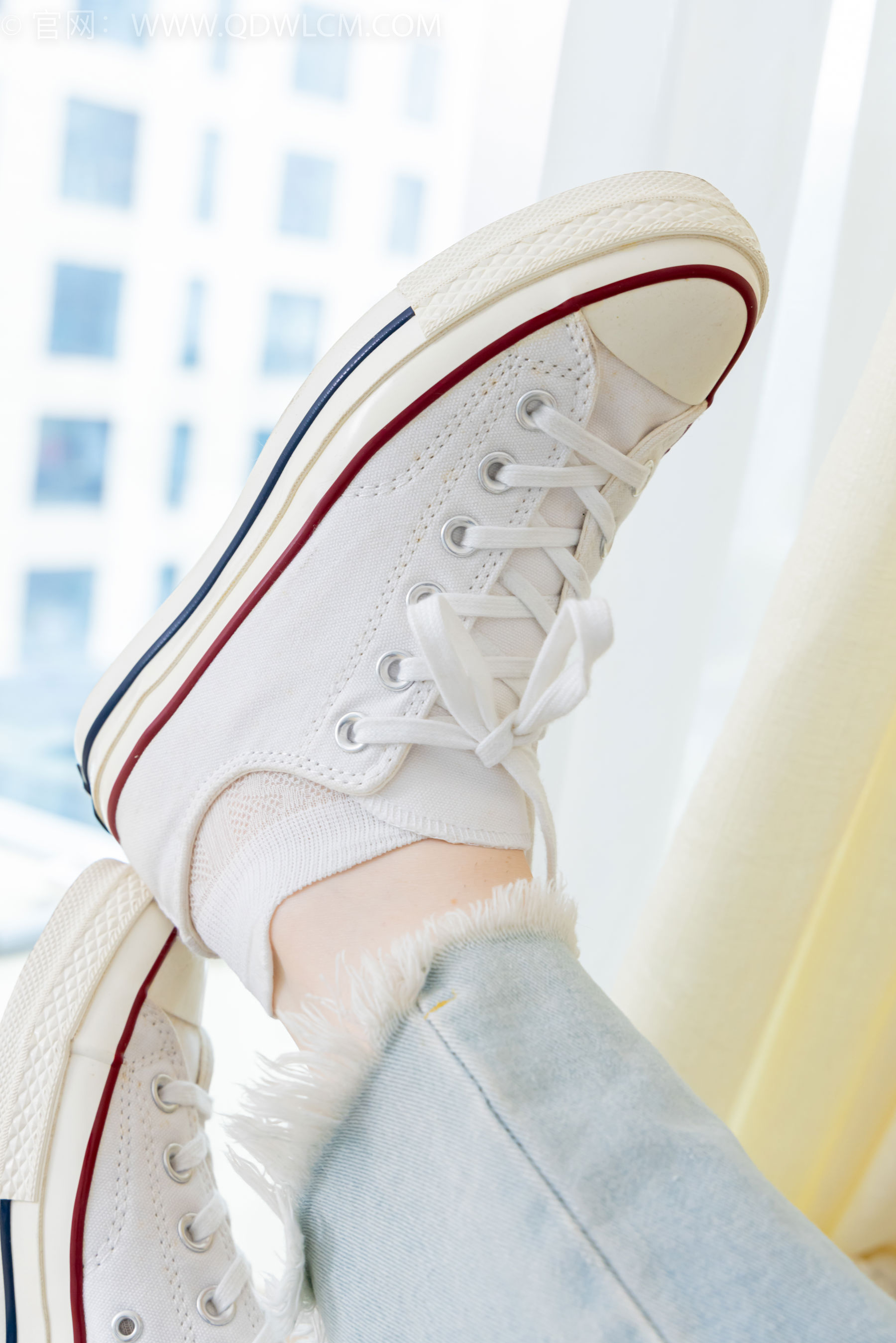 物恋传媒 No.2390 荔枝 - 帆布鞋、短白棉袜、裸足/(150P)