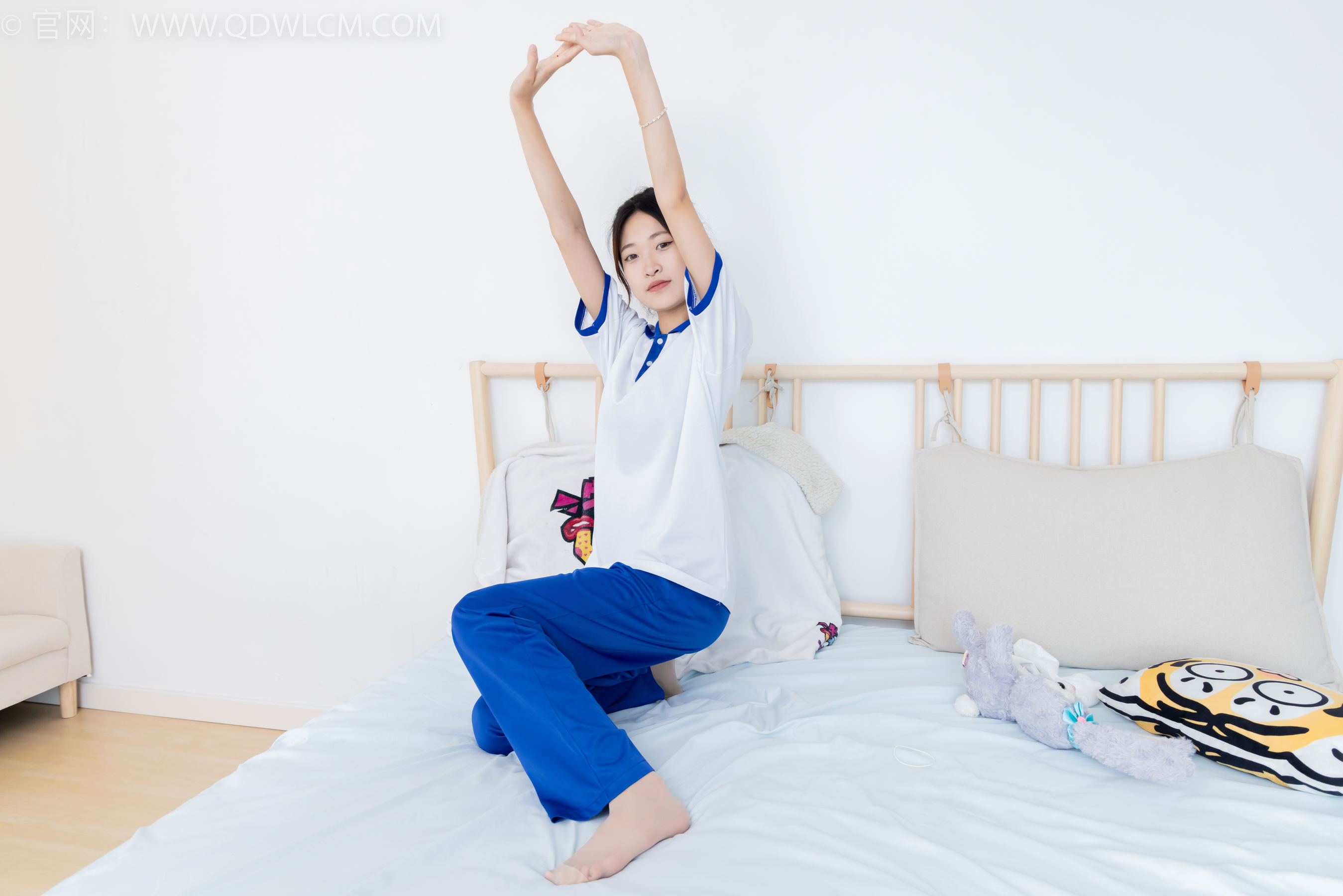 物恋传媒 No.2387 小夏 - 帆布鞋、白短棉袜、薄肉丝、校服/(150P)