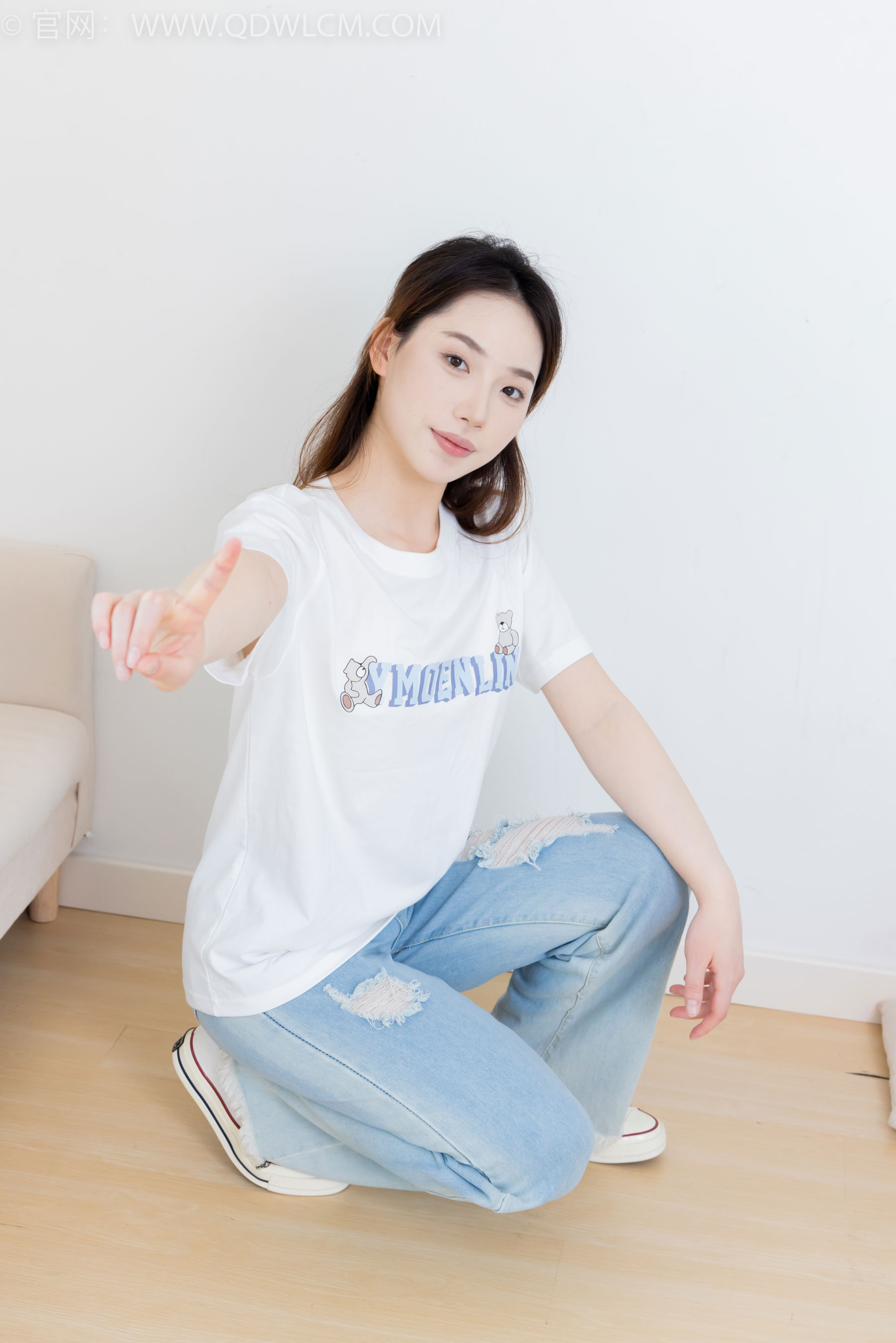 物恋传媒 No.2390 荔枝 - 帆布鞋、短白棉袜、裸足/(150P)