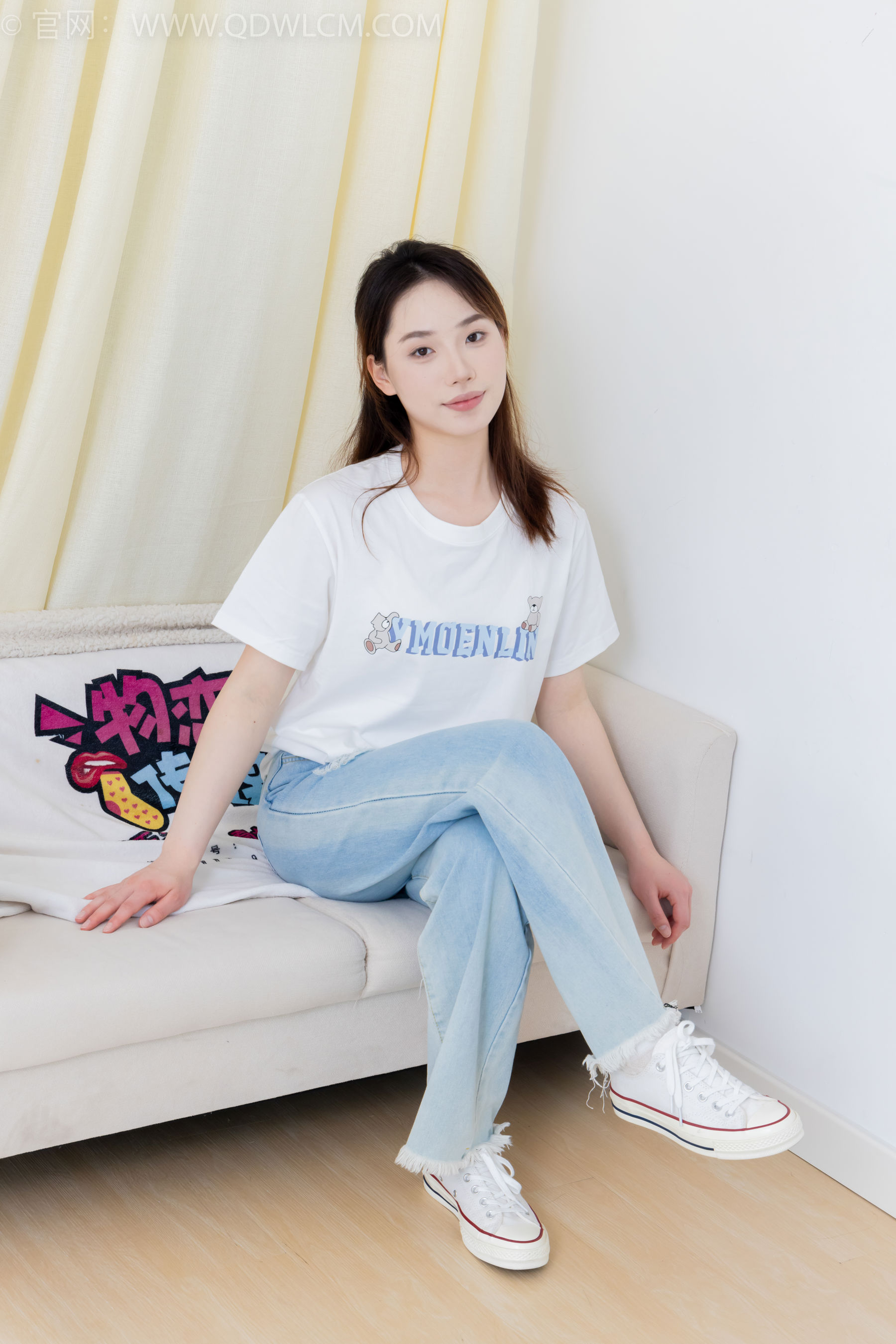 物恋传媒 No.2390 荔枝 - 帆布鞋、短白棉袜、裸足/(150P)