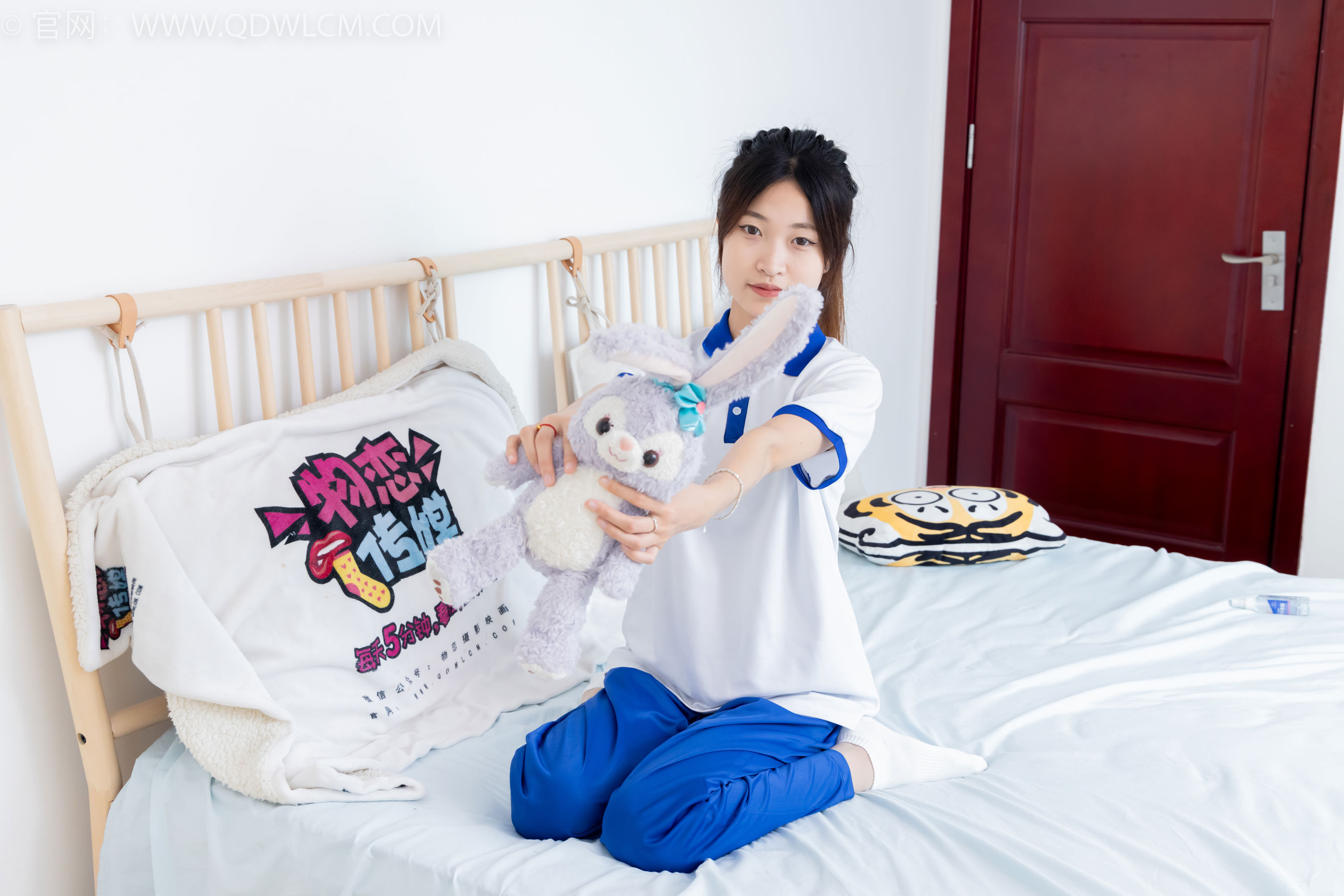 物恋传媒 No.2387 小夏 - 帆布鞋、白短棉袜、薄肉丝、校服/(150P)