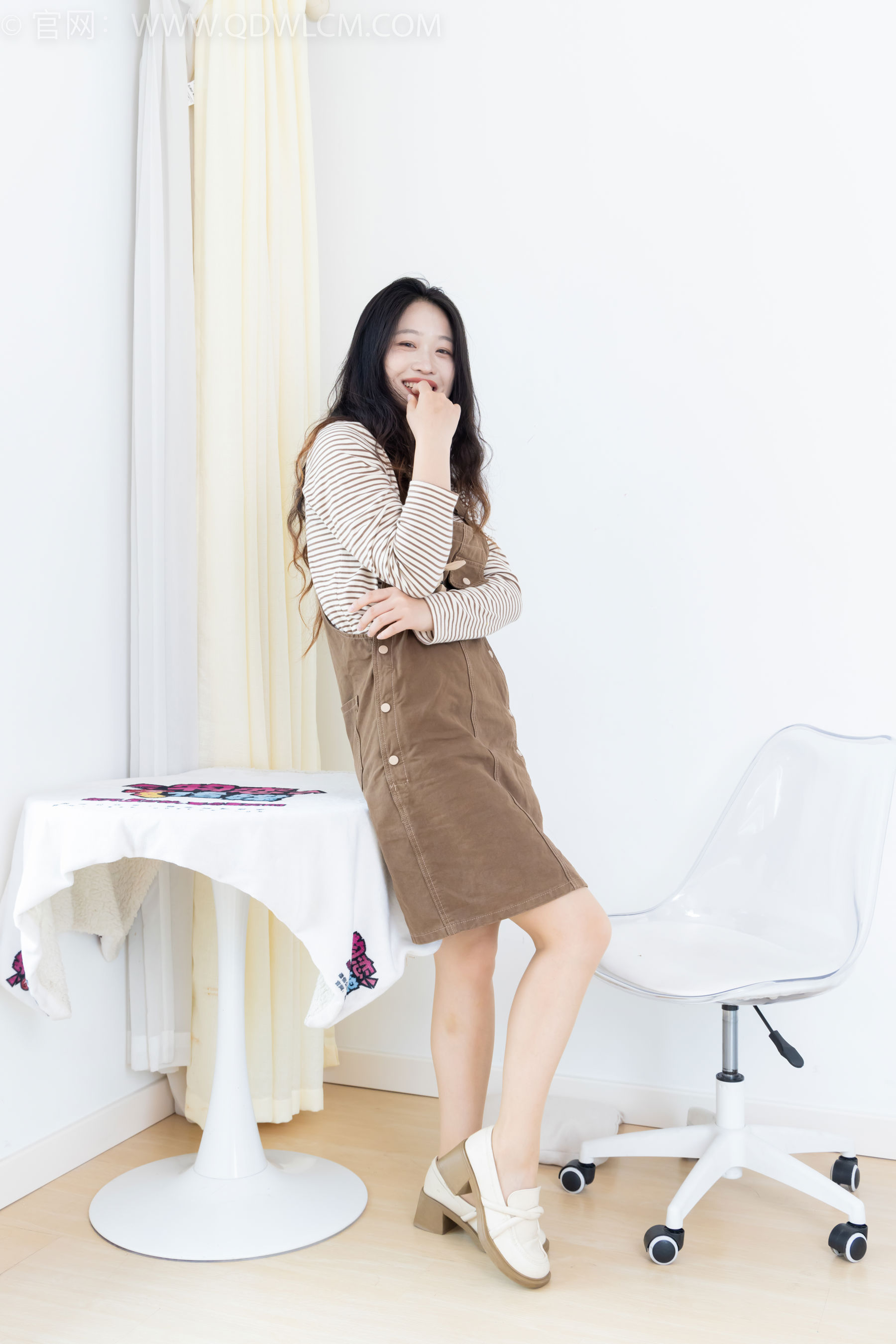 物恋传媒 No.2388 小紫 - 皮鞋、薄肉丝大腿袜/(160P)