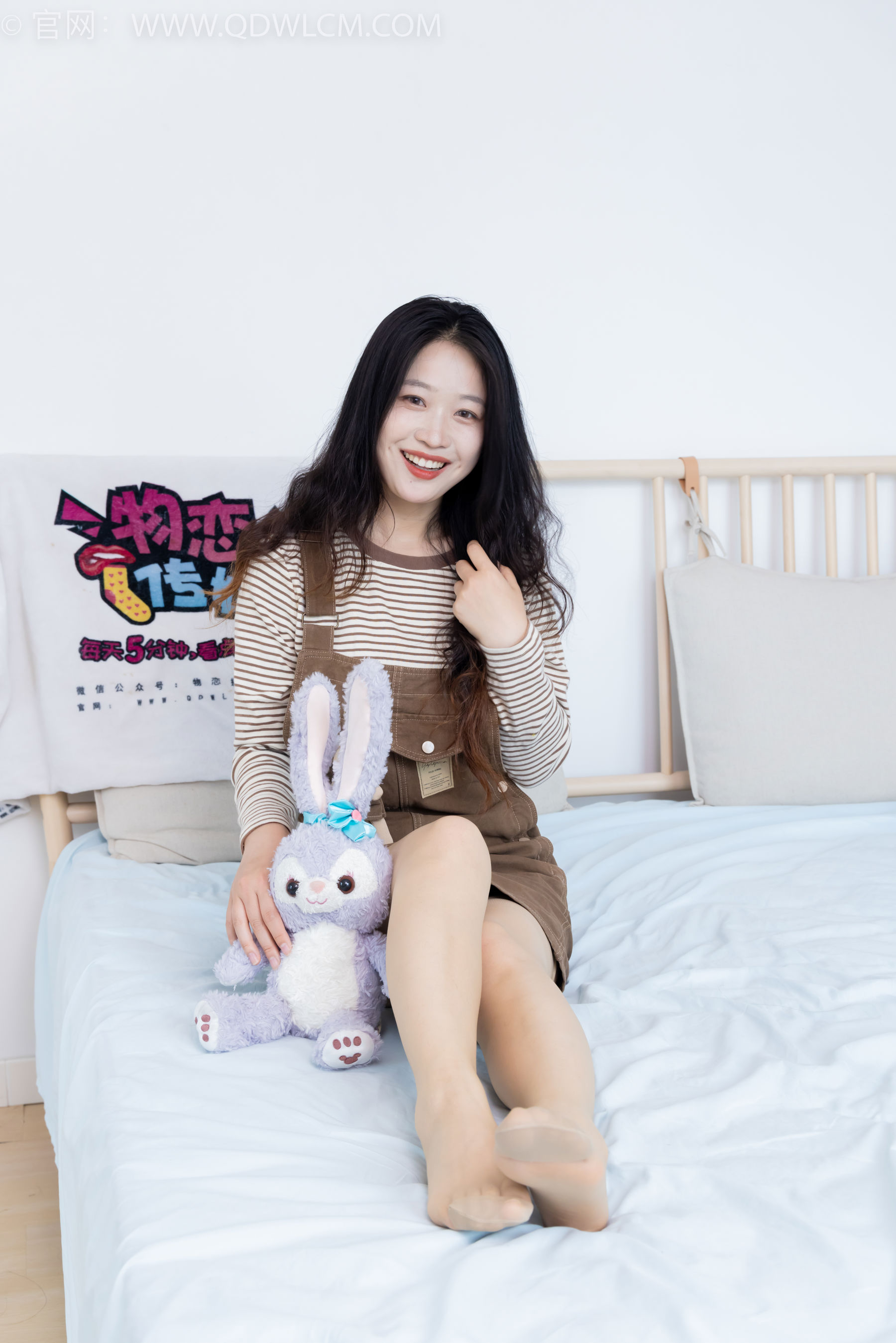 物恋传媒 No.2388 小紫 - 皮鞋、薄肉丝大腿袜/(160P)